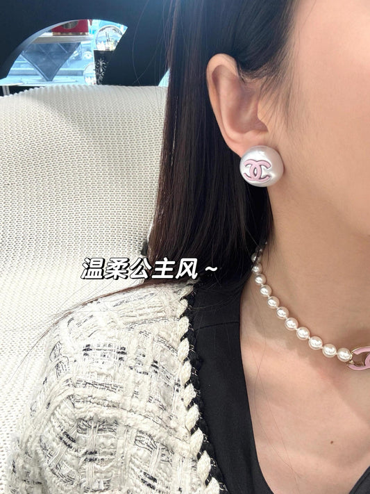 小香家-25P雙C珍珠耳環-黑色/粉色 Jennie同款