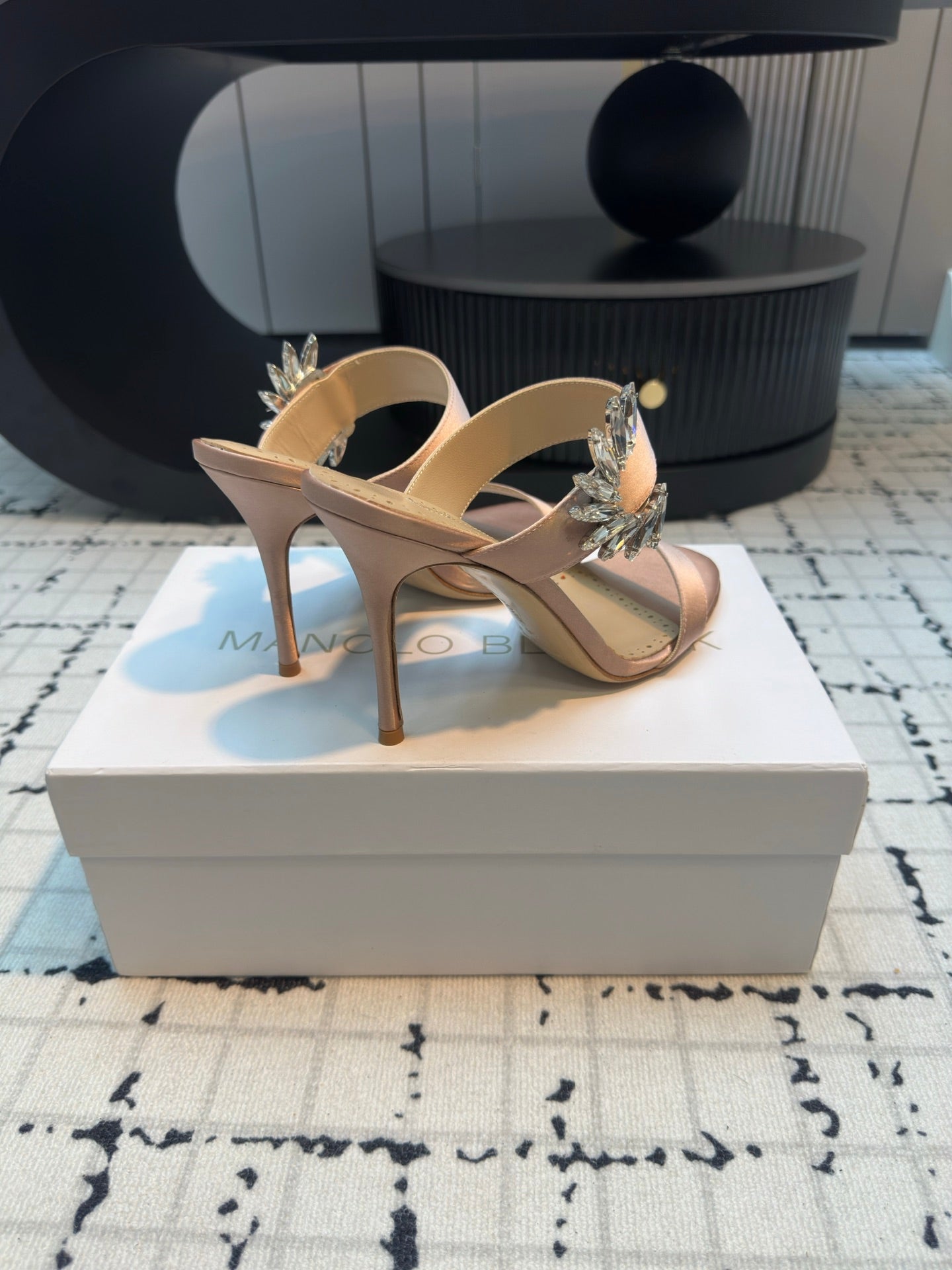 Manolo Blahnik-2024 高跟涼鞋 杏色