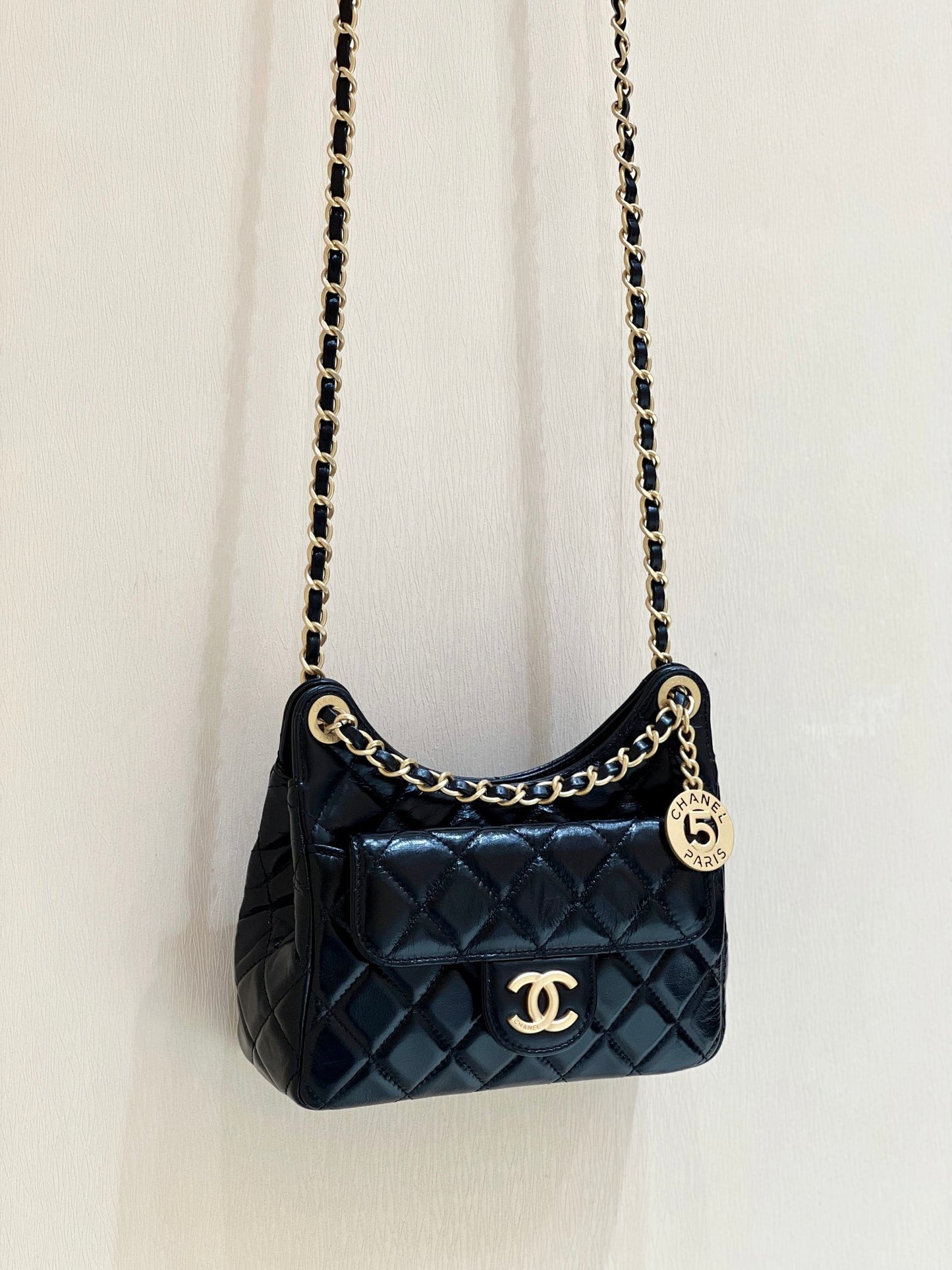 小香家-Chanel Hobo 23c早春款 油蠟皮黑色 小號