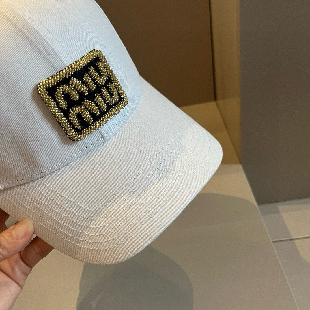 穆M家-刺繡字母百搭棒球帽 男女同款 白色