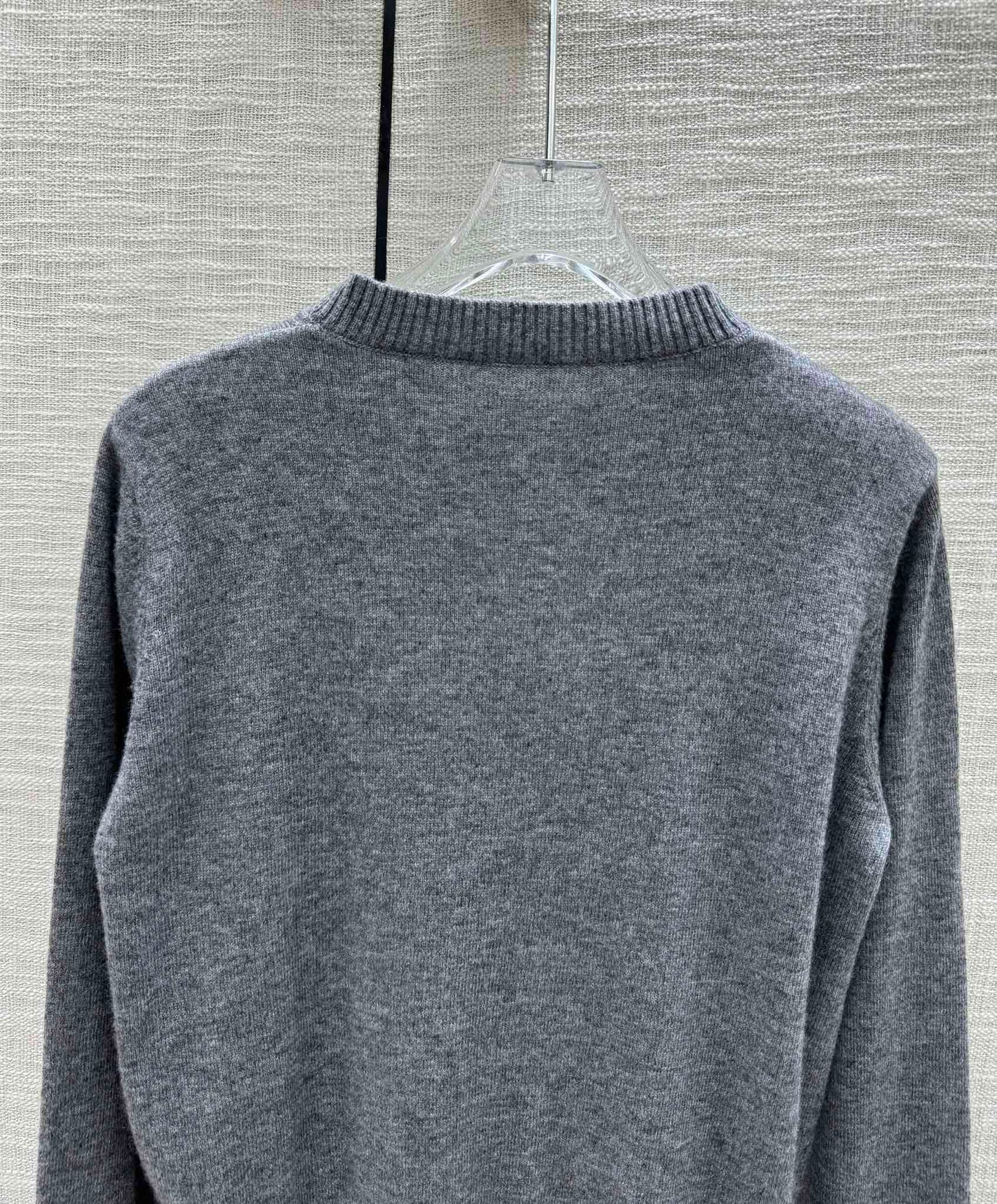 穆M家-2404 愛心刺繡logo針織開襟衫 灰色
