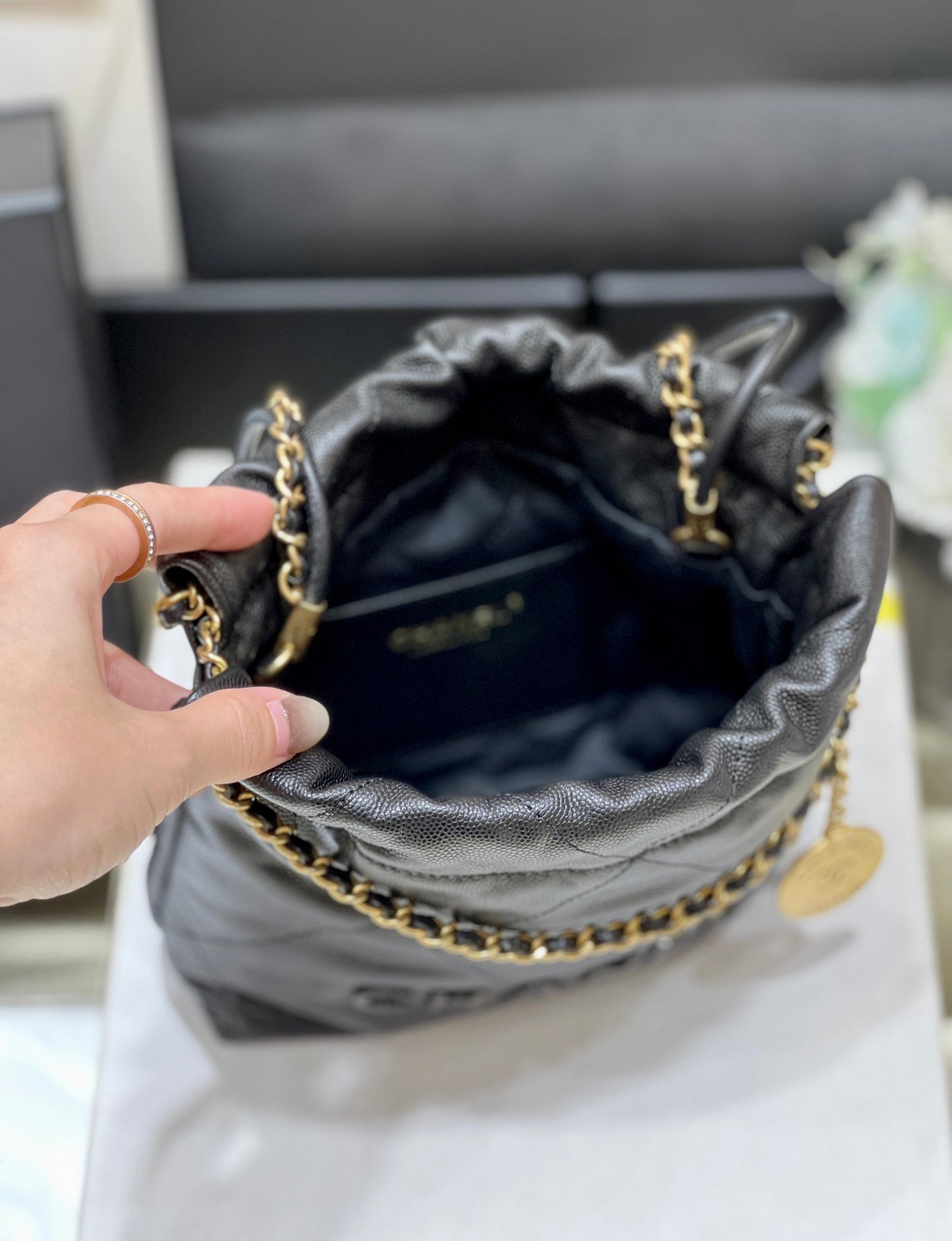 小香家-Chanel 22號手袋 魚子醬皮黑金色 小號