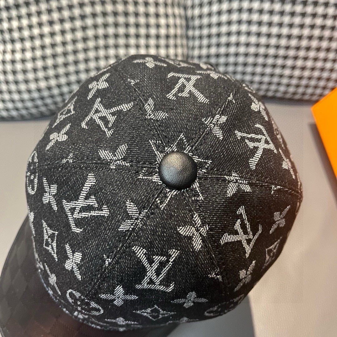 路L家-新款 格紋壓花頻皮棒球帽