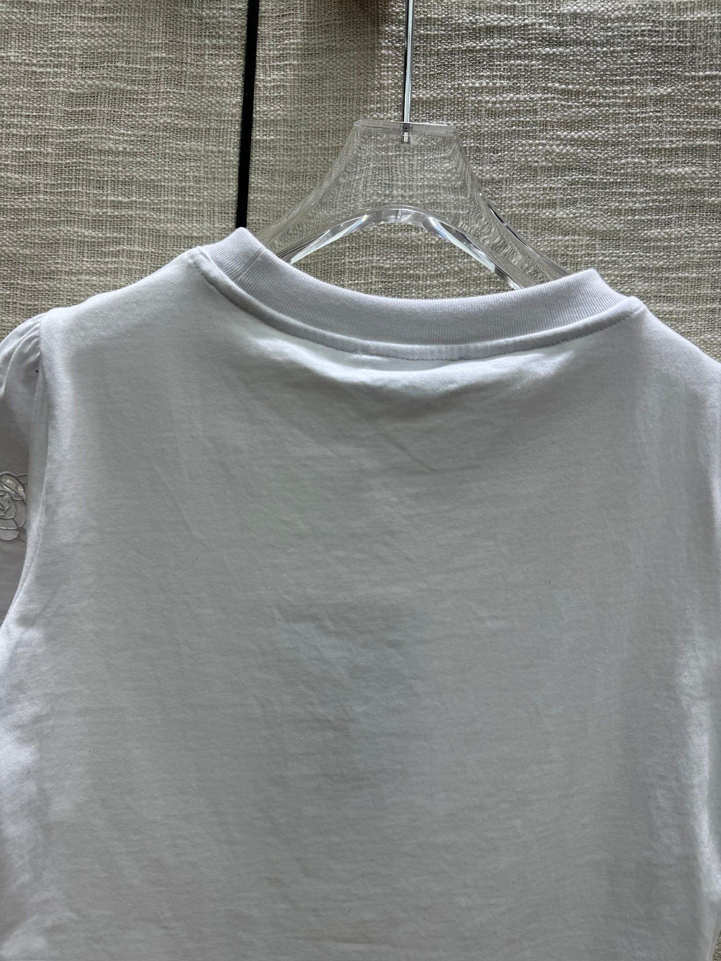 小香家-2403 花朵鏤空TEE 白色