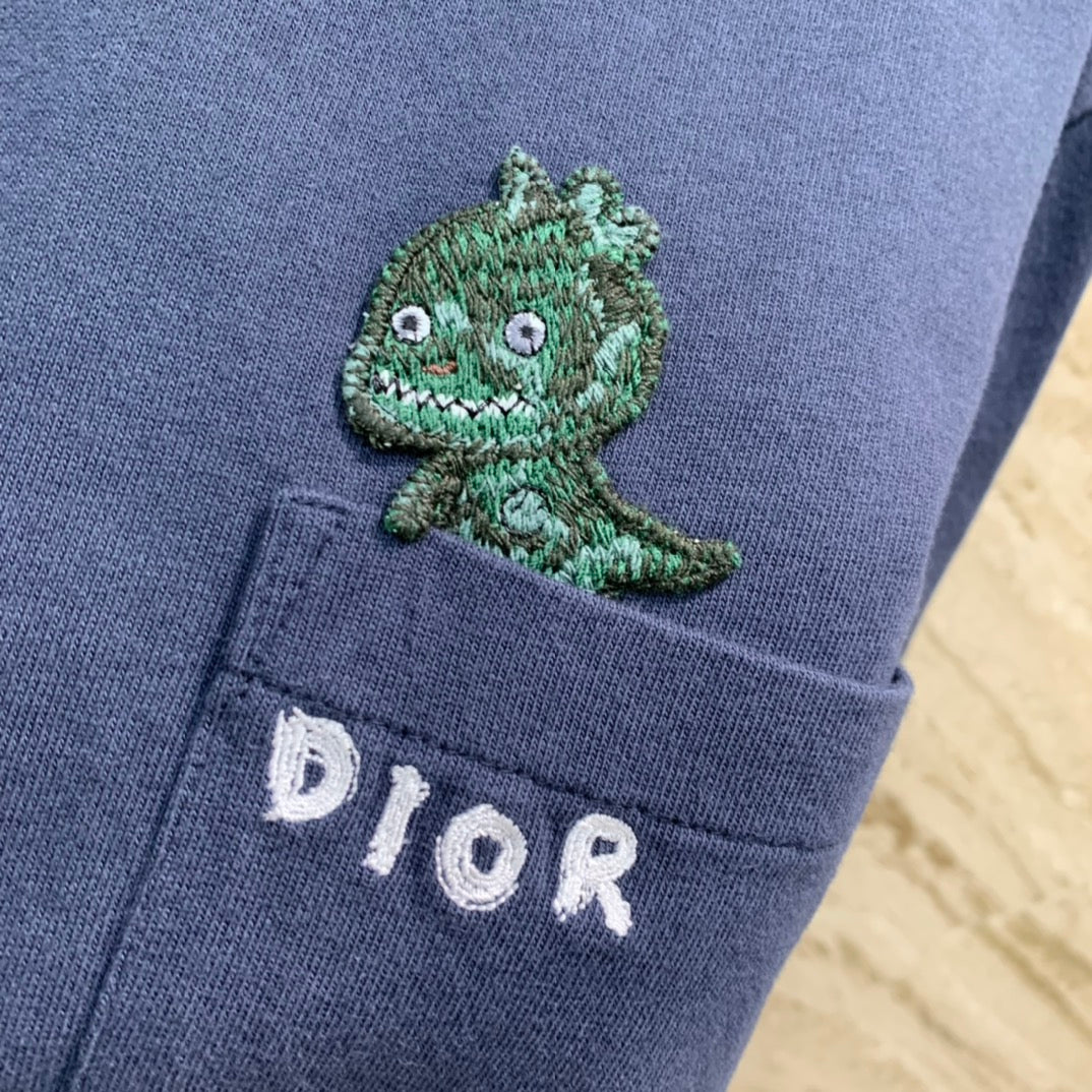迪D家-2403 24SS小恐龍刺繡口袋T 藍色