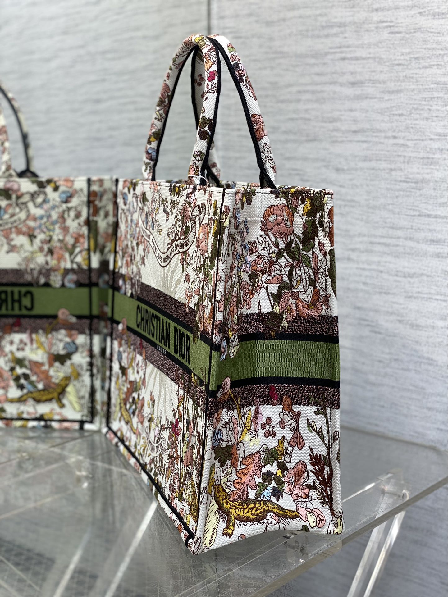 迪D家-2024春夏系列 Book Tote 太陽刺繡 白綠色 大號