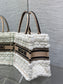迪D家-Book Tote 2023秋冬毛毛系列 白杏色 小號