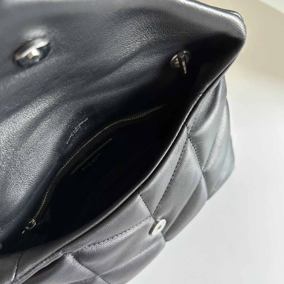 聖Y羅-Loulou Puffer 23cm 絎縫小羊皮雲朵包 黑色銀扣