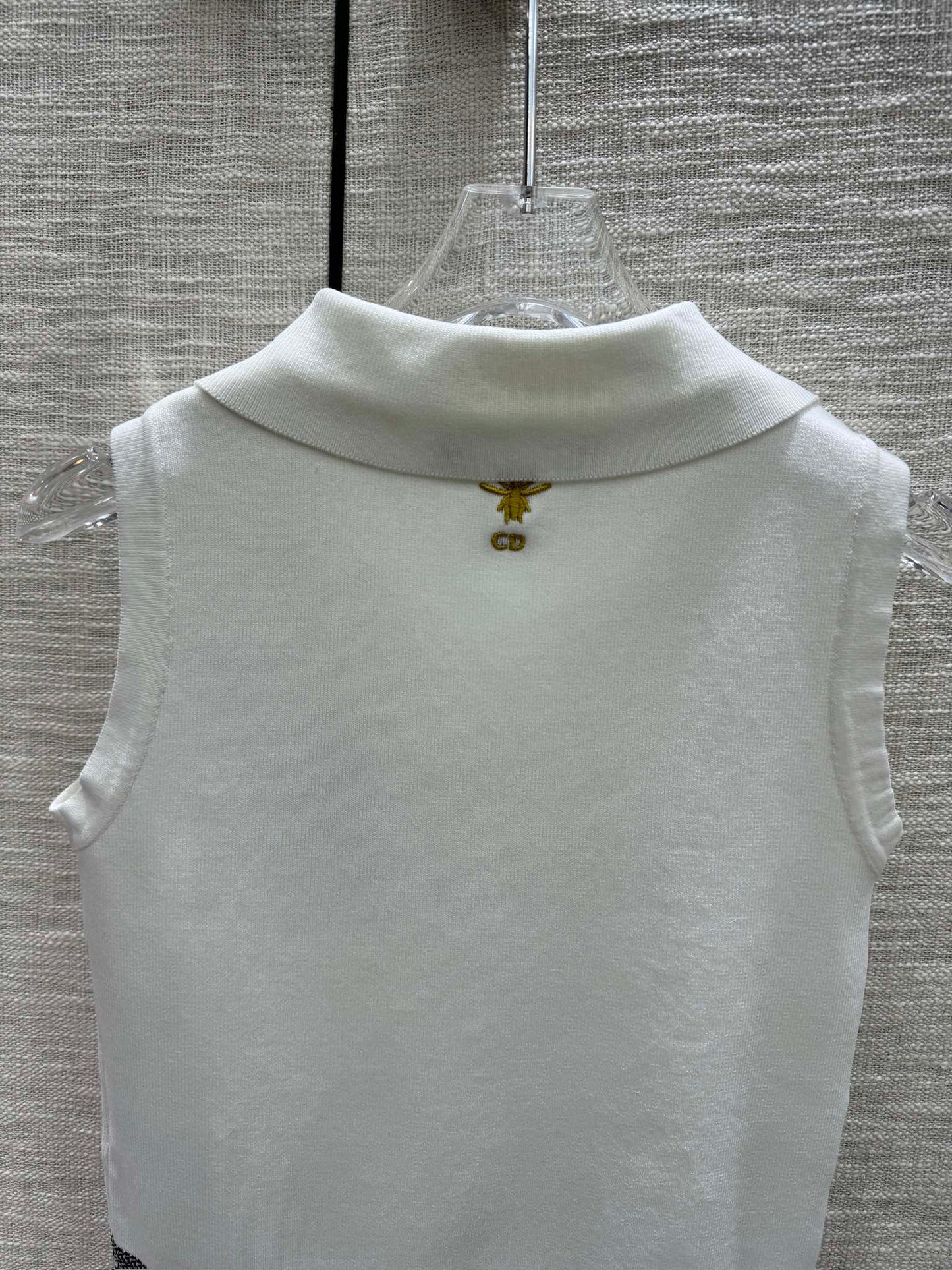 迪D家-2403 刺繡蝴蝶POLO領針織背心 白色