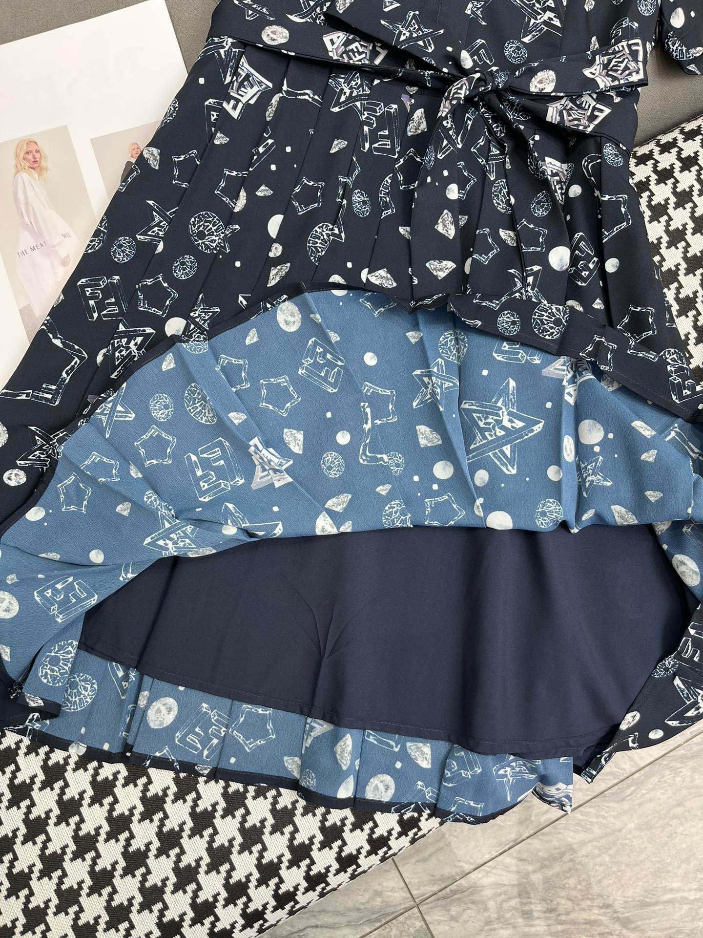 芬F家-2403 24SS春夏新襯衫印花洋裝壓褶裙