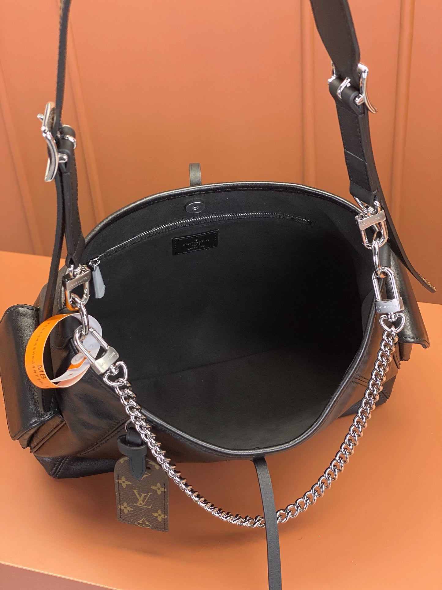 熱銷款 M24861 路L家-CARRYALL CARGO斜背包 小號