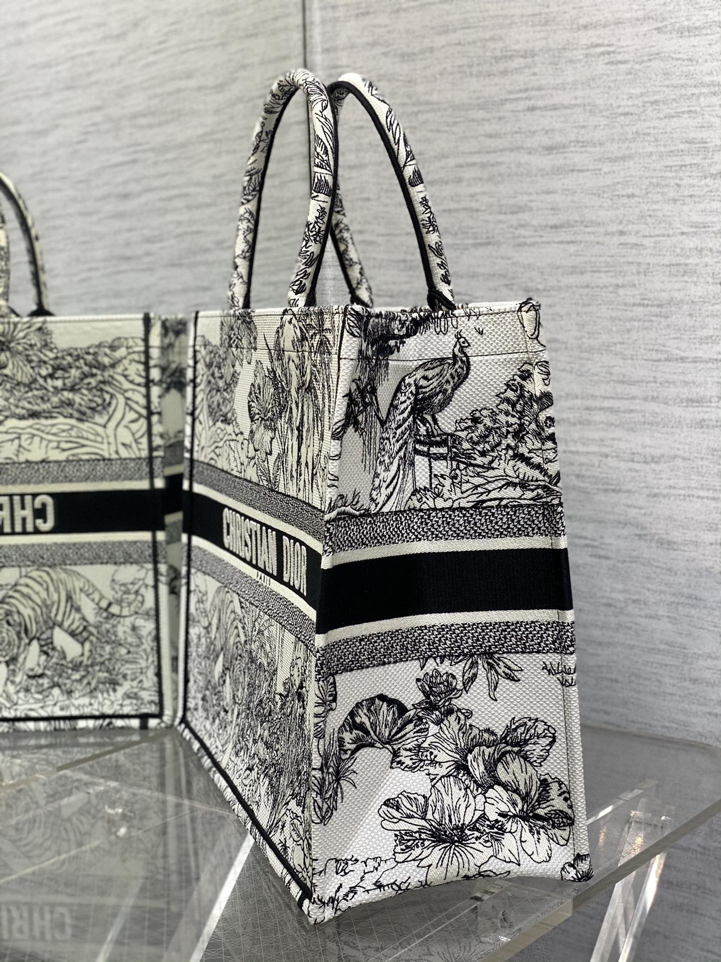 迪D家-Book Tote 2023春夏系列 老虎刺繡 白色 大號