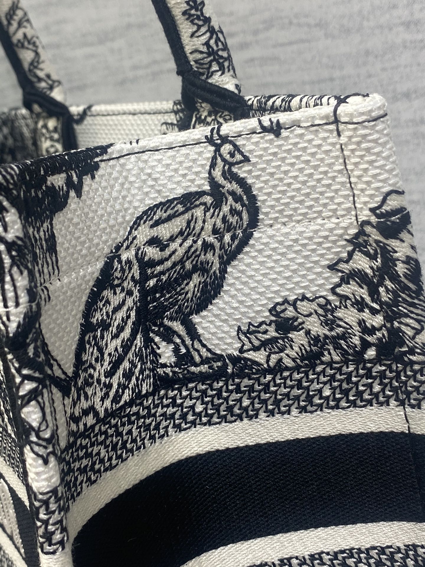 迪D家-Book Tote 2023春夏系列 老虎刺繡 白色 小號