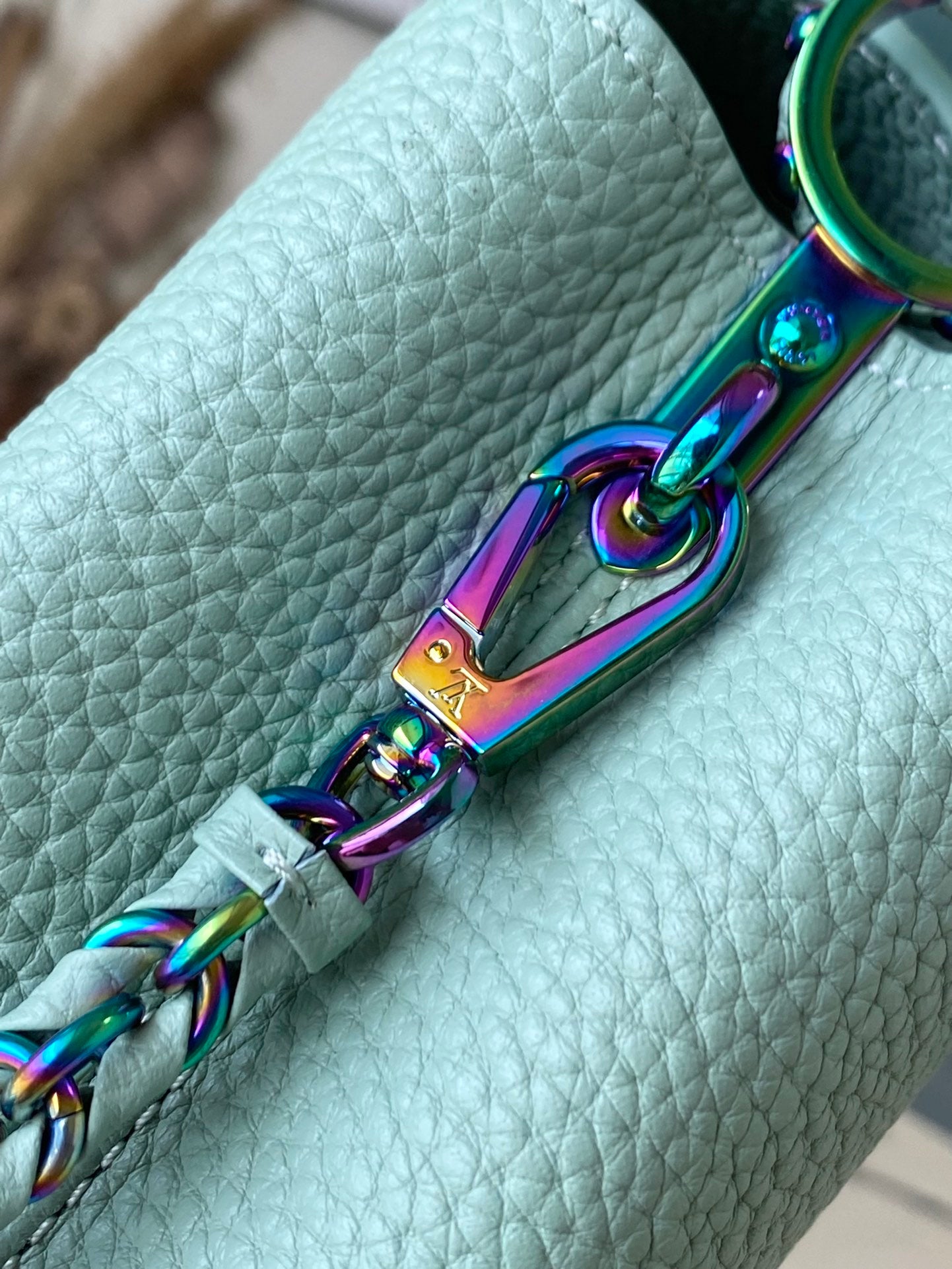 M22606 路L家-Taurilon皮革 Capucines手提包 淺綠斑斕金扣 Mini