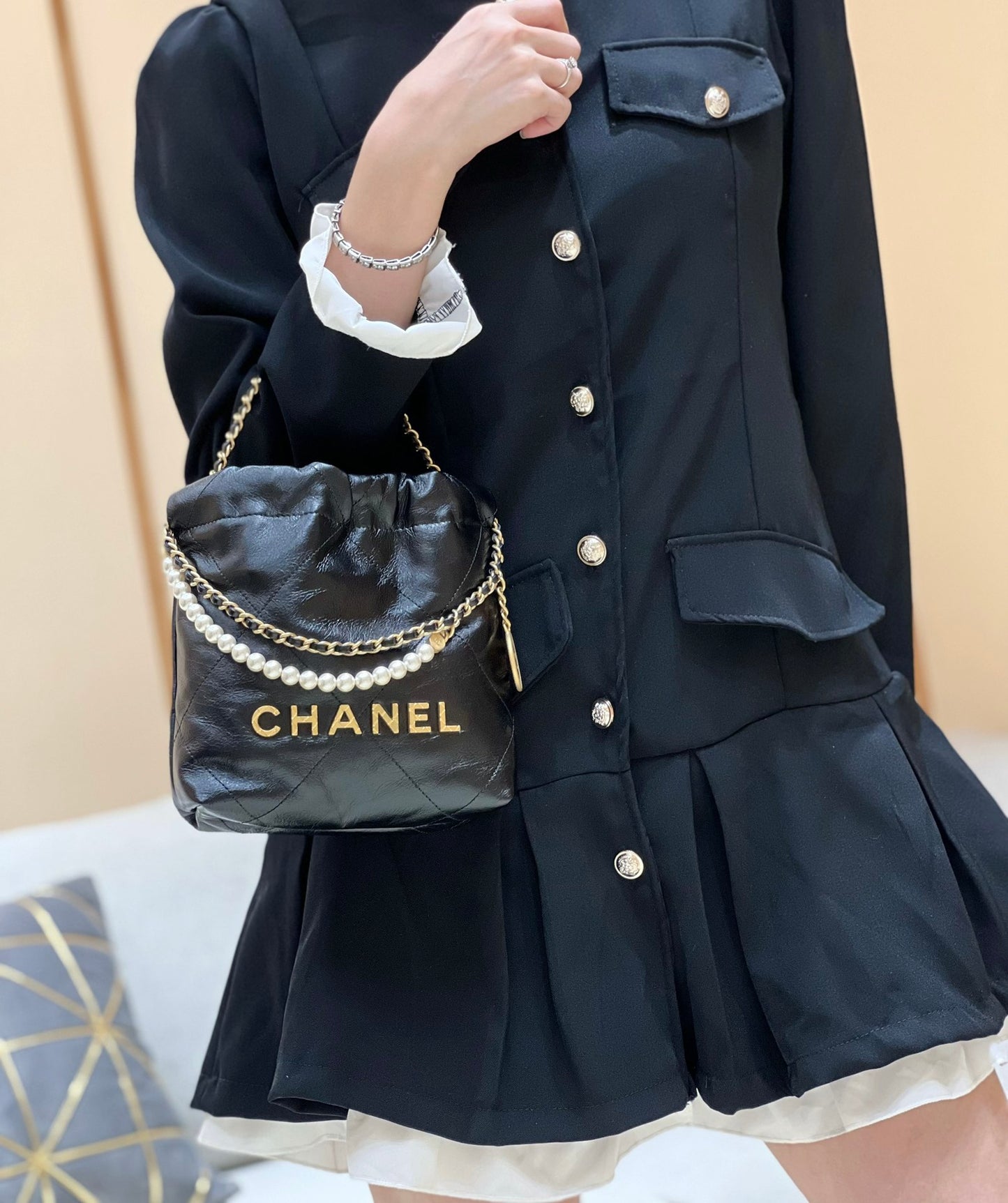 小香家-Chanel 22號手袋 黑色 雙鍊條 珍珠鍊