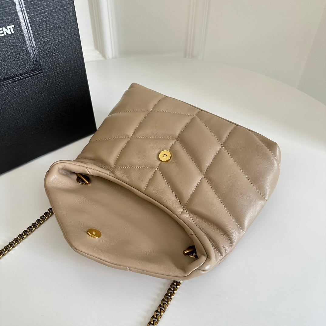 聖Y羅-Loulou Puffer 23cm 絎縫小羊皮雲朵包 奶茶色