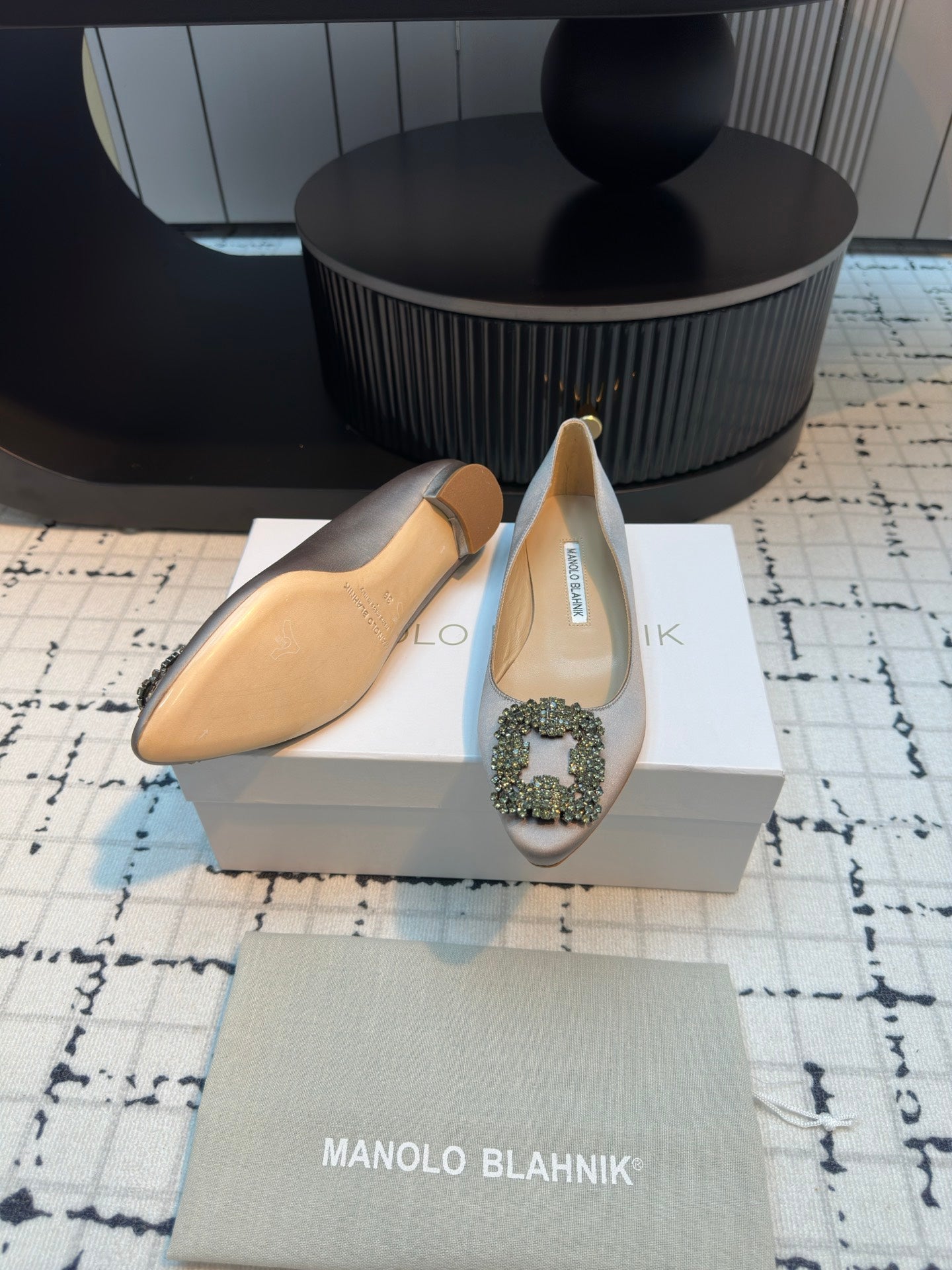 Manolo Blahnik-2024 平底鞋 奶茶色