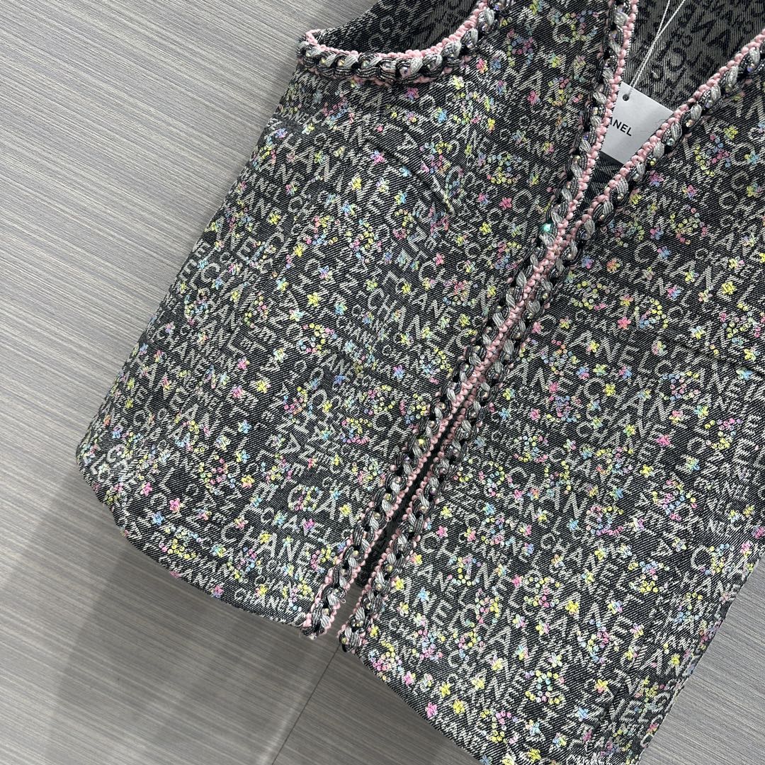 小香家-2403 春夏新品重工色織提花字母燙珠馬甲