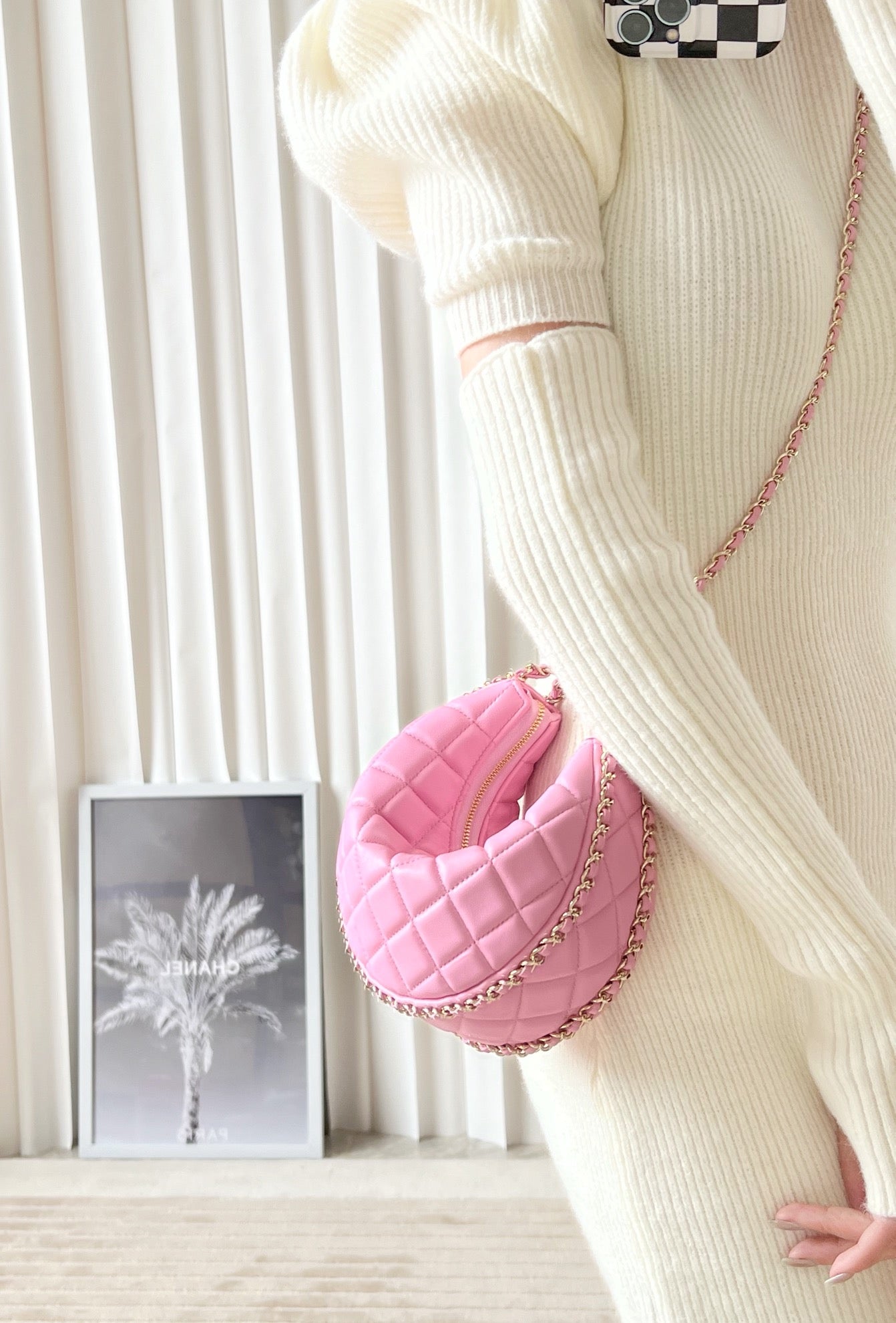 小香家-2023春夏新款 半月包 小號 粉色 上身圖