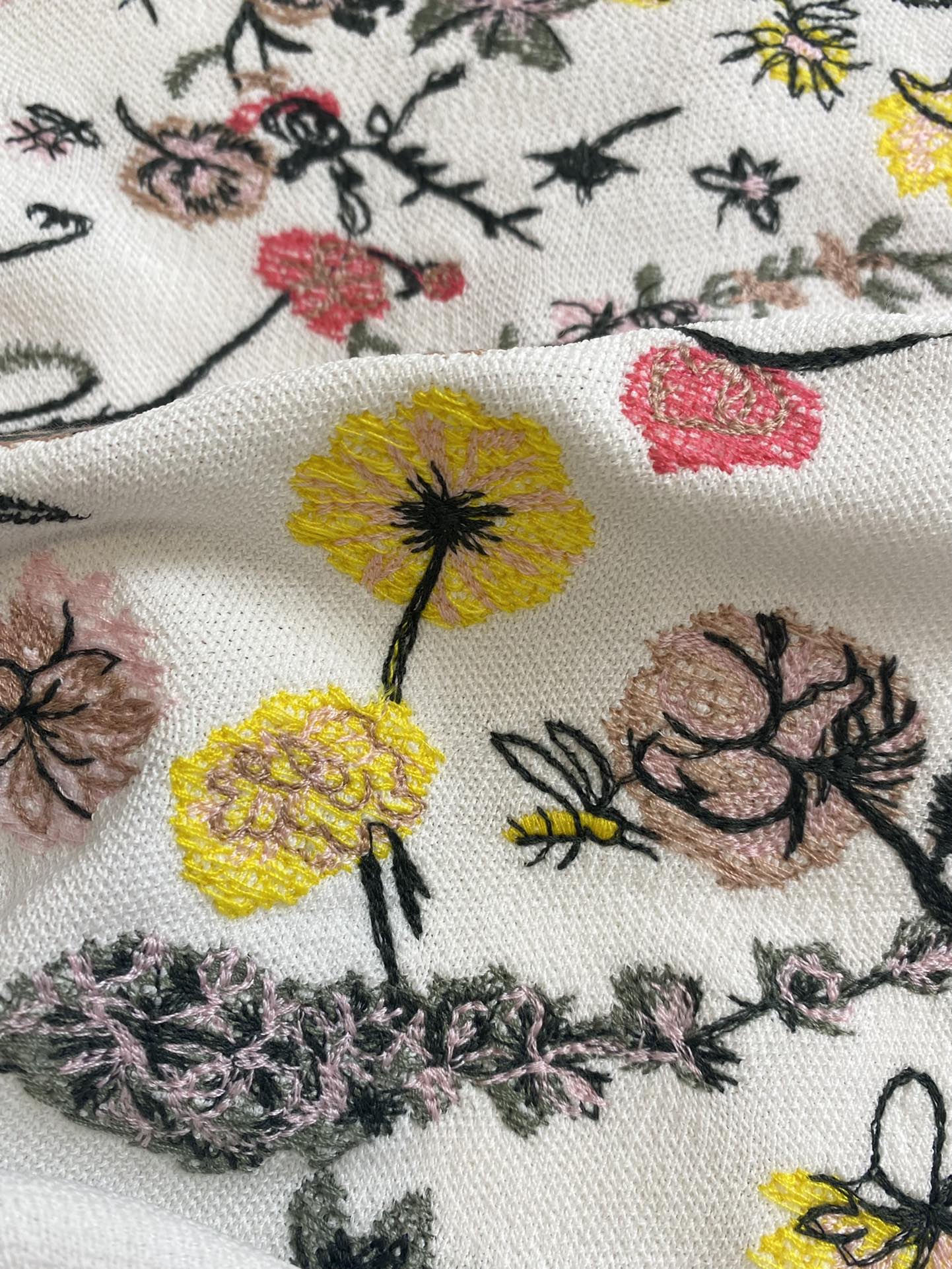 迪D家-2403 24早春最新花卉系列重工刺繡花朵針織背心 白色