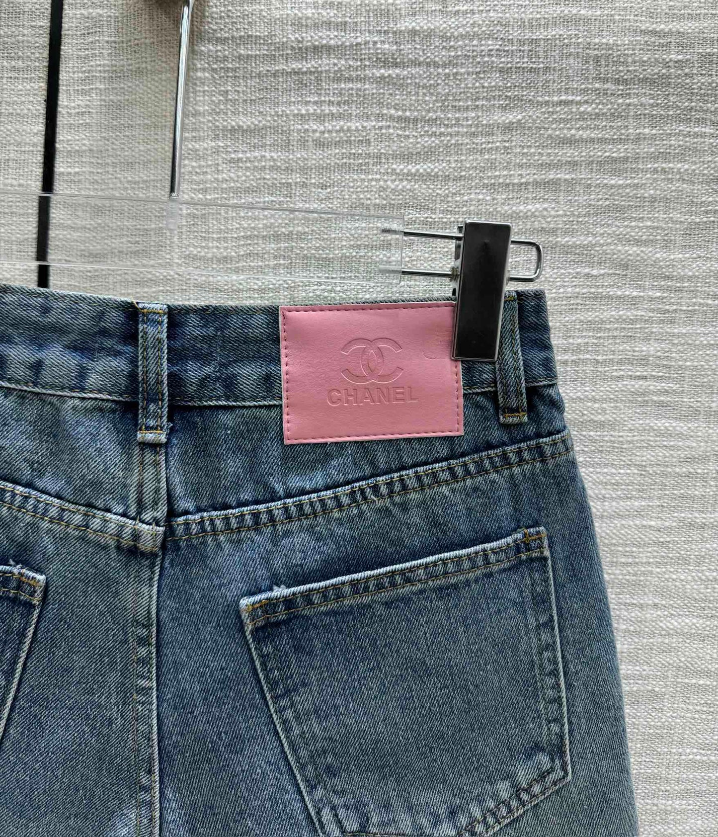 小香家-2403 刺繡logo破洞直筒牛仔短褲