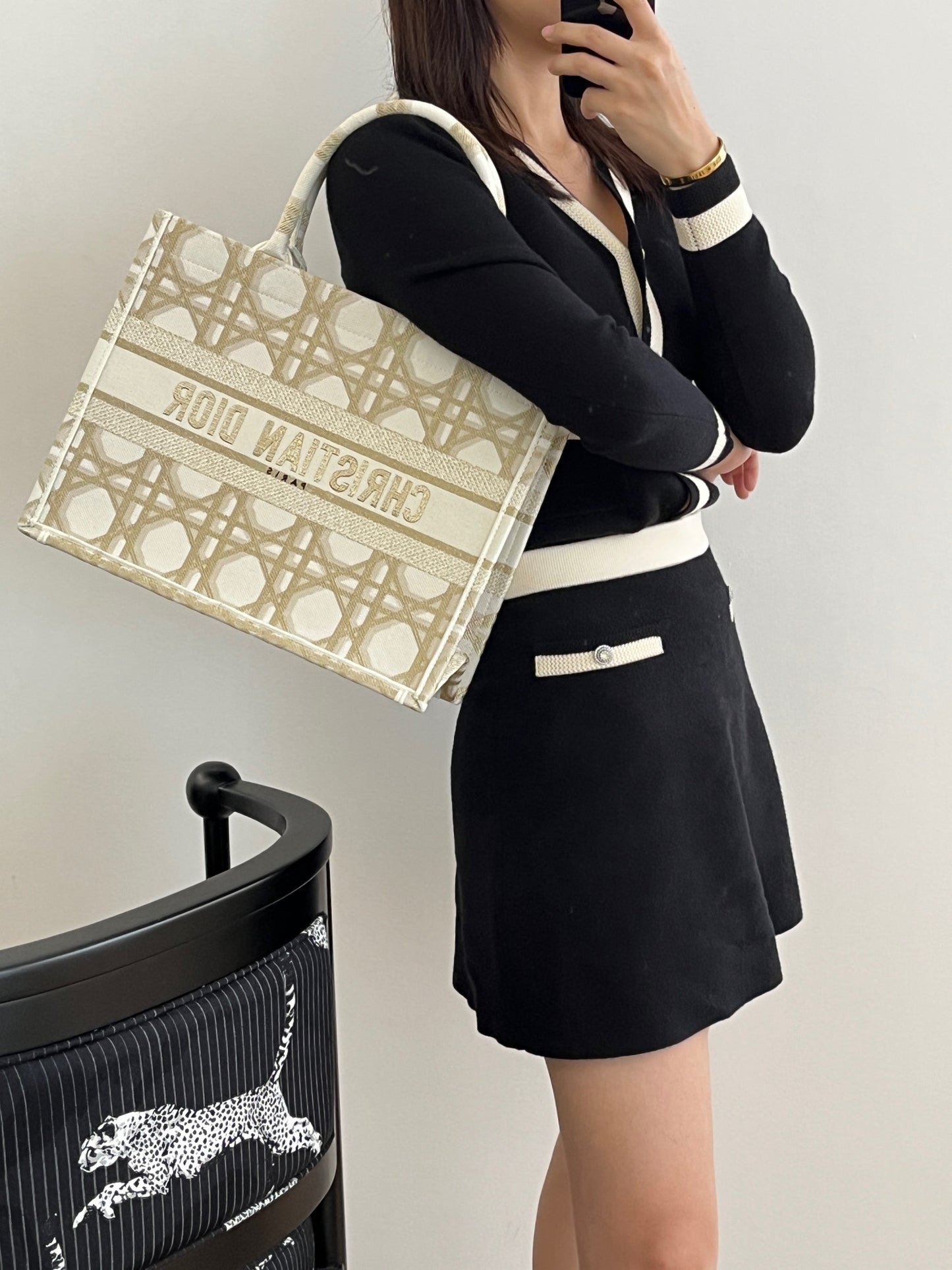 迪D家-2024春夏系列 Book Tote  經典的菱形格 杏色 中號