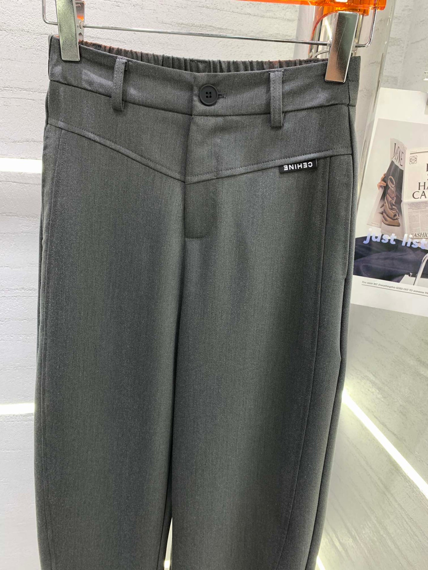賽C家-2403 新款簡約銜接邊彎刀型西裝褲