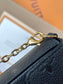 M64064 路L家-Pochette Felicie Empreinte壓紋斜背包 黑色