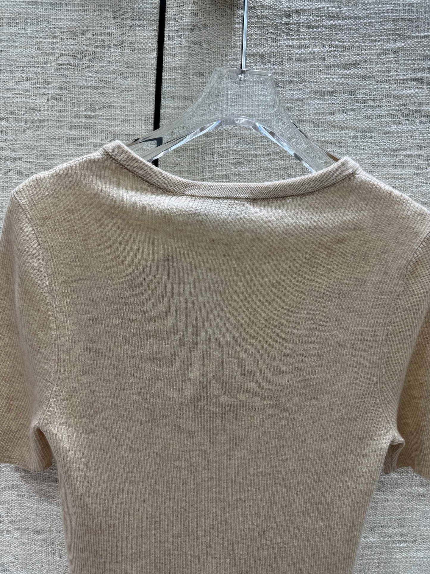 迪D家-2403 24春夏最新刺繡CD字母針織短袖 杏色