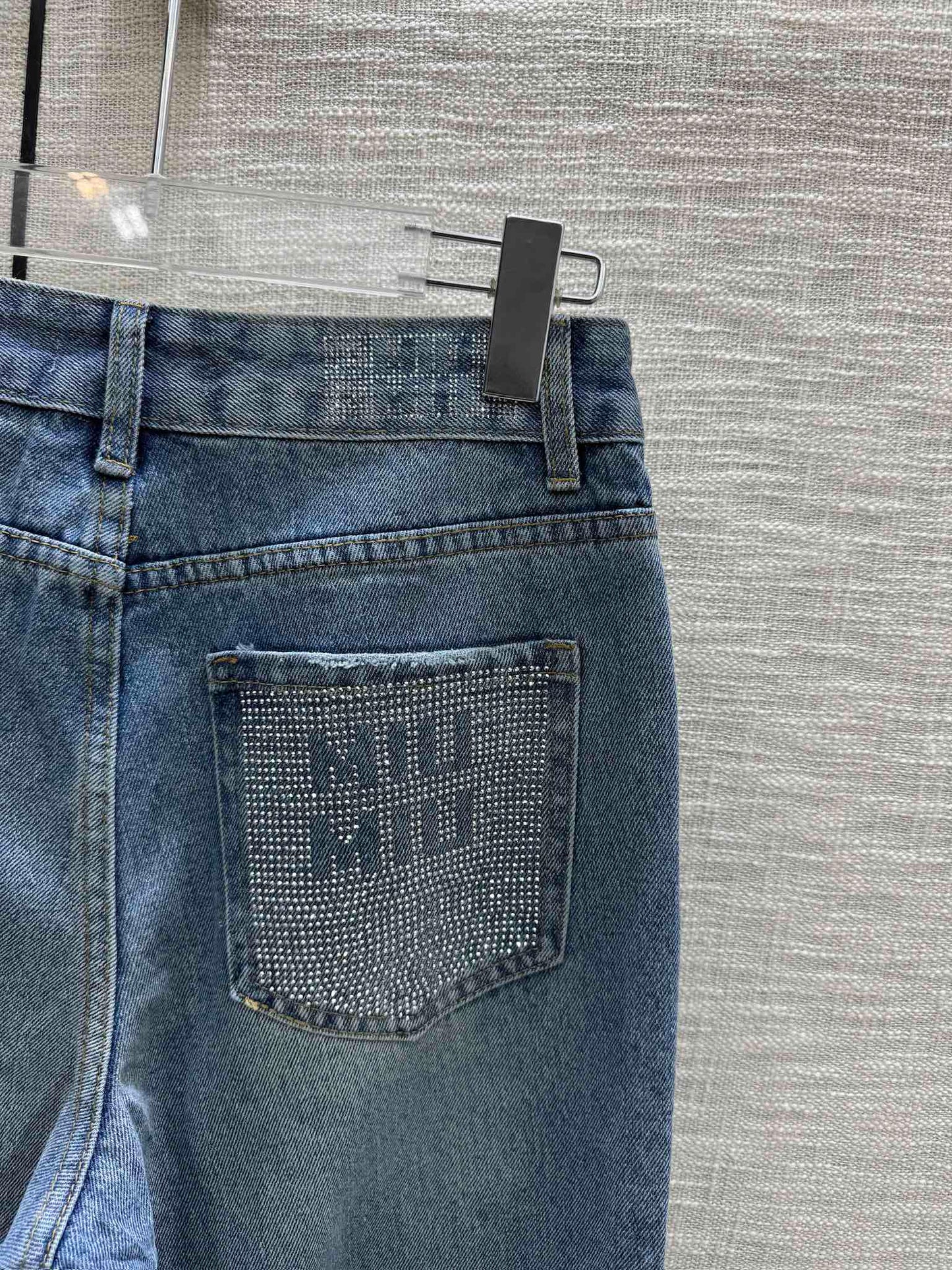 穆M家-2404 口袋燙鑽直筒牛仔褲