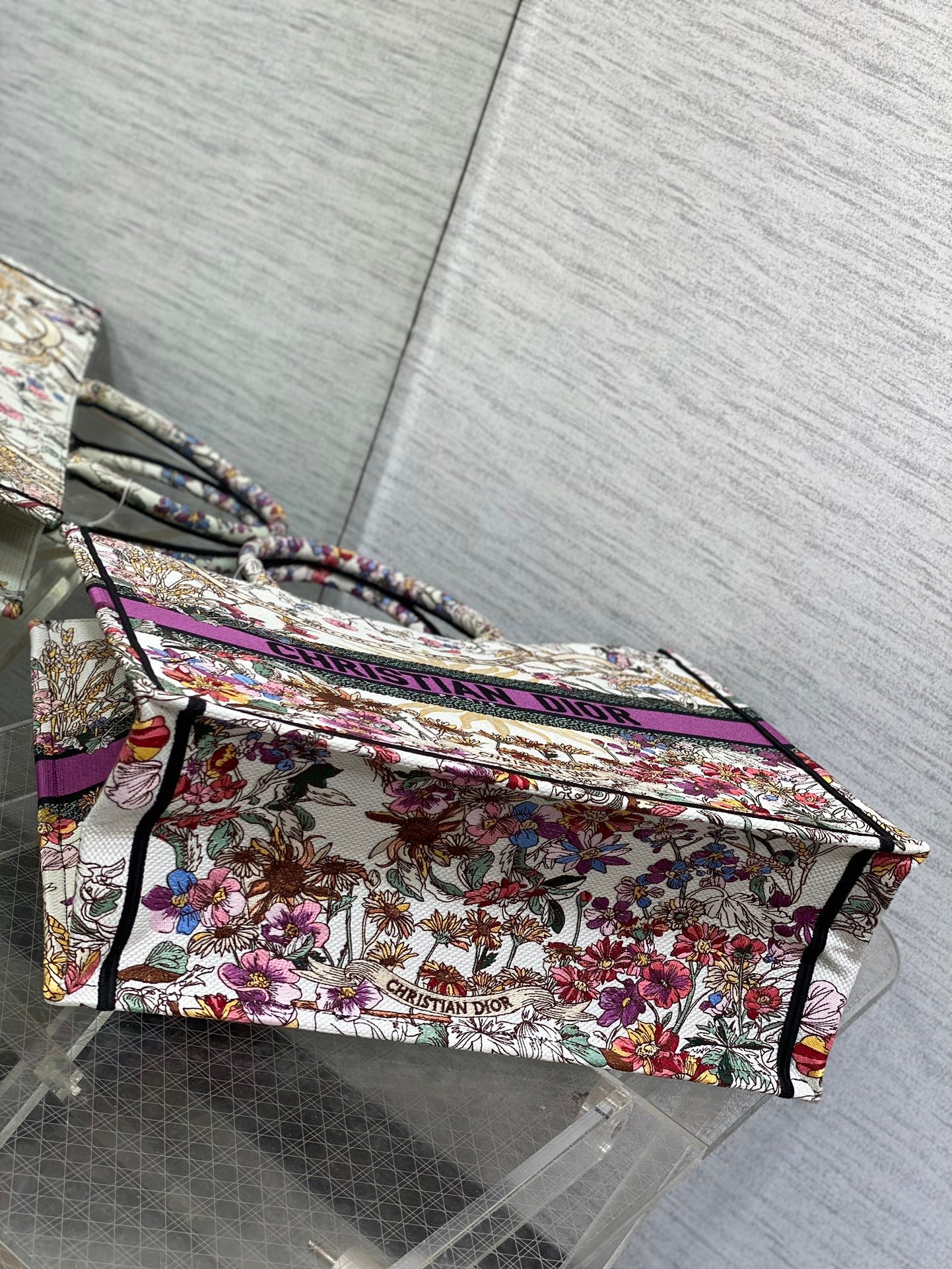 迪D家-2024春夏系列 Book Tote 太陽刺繡 白紫色 大號