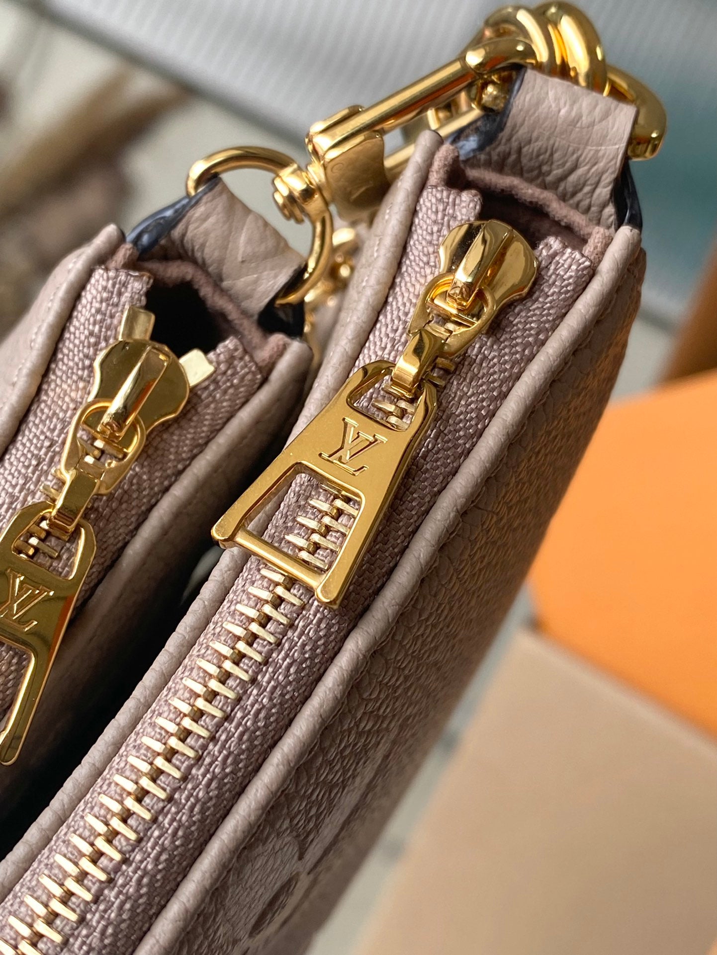 M80399 路L家-Multi Pochette Accessories 手袋 三合一包 杏色