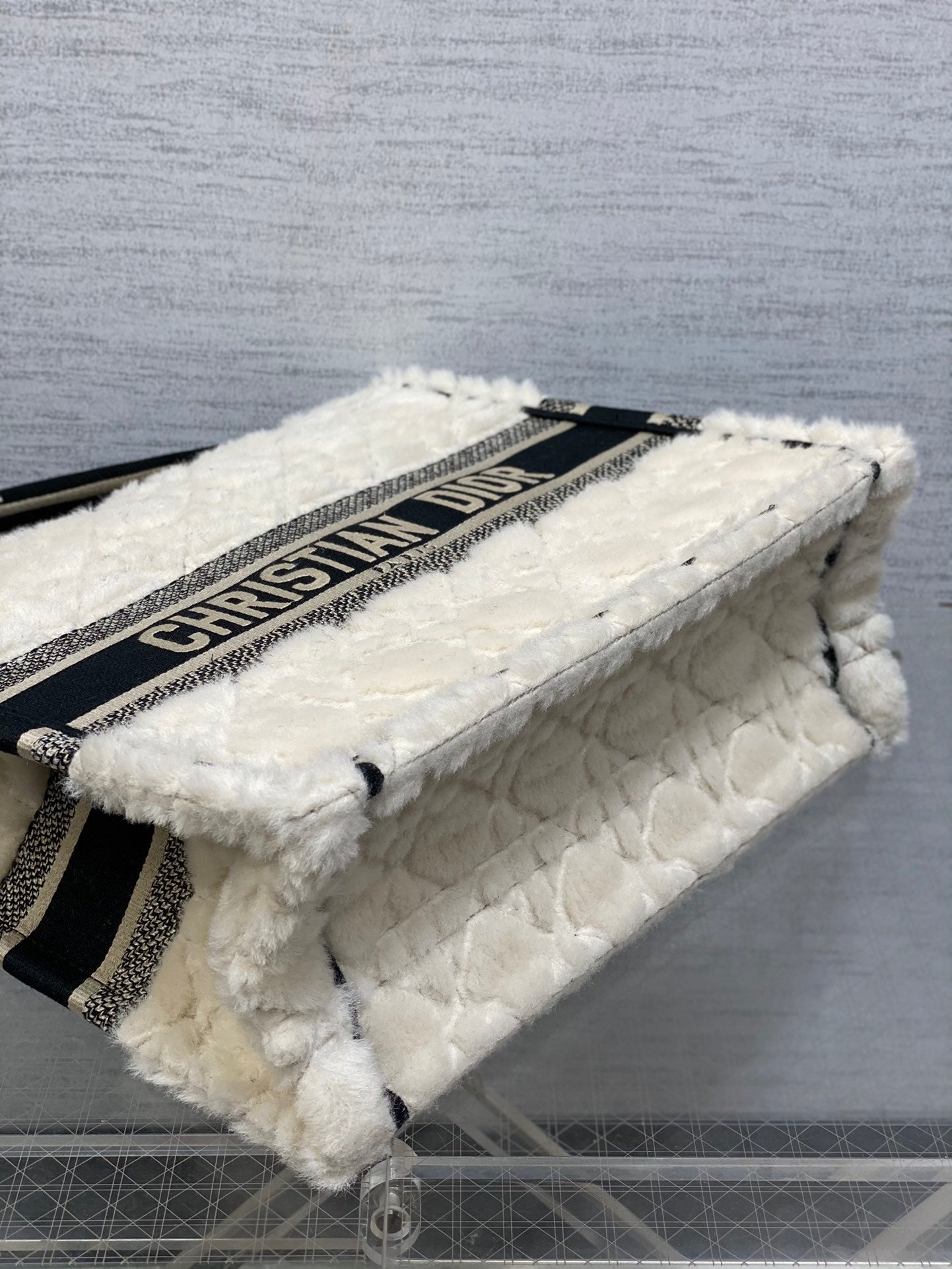 迪D家-Book tote 毛絨白黑色 中號