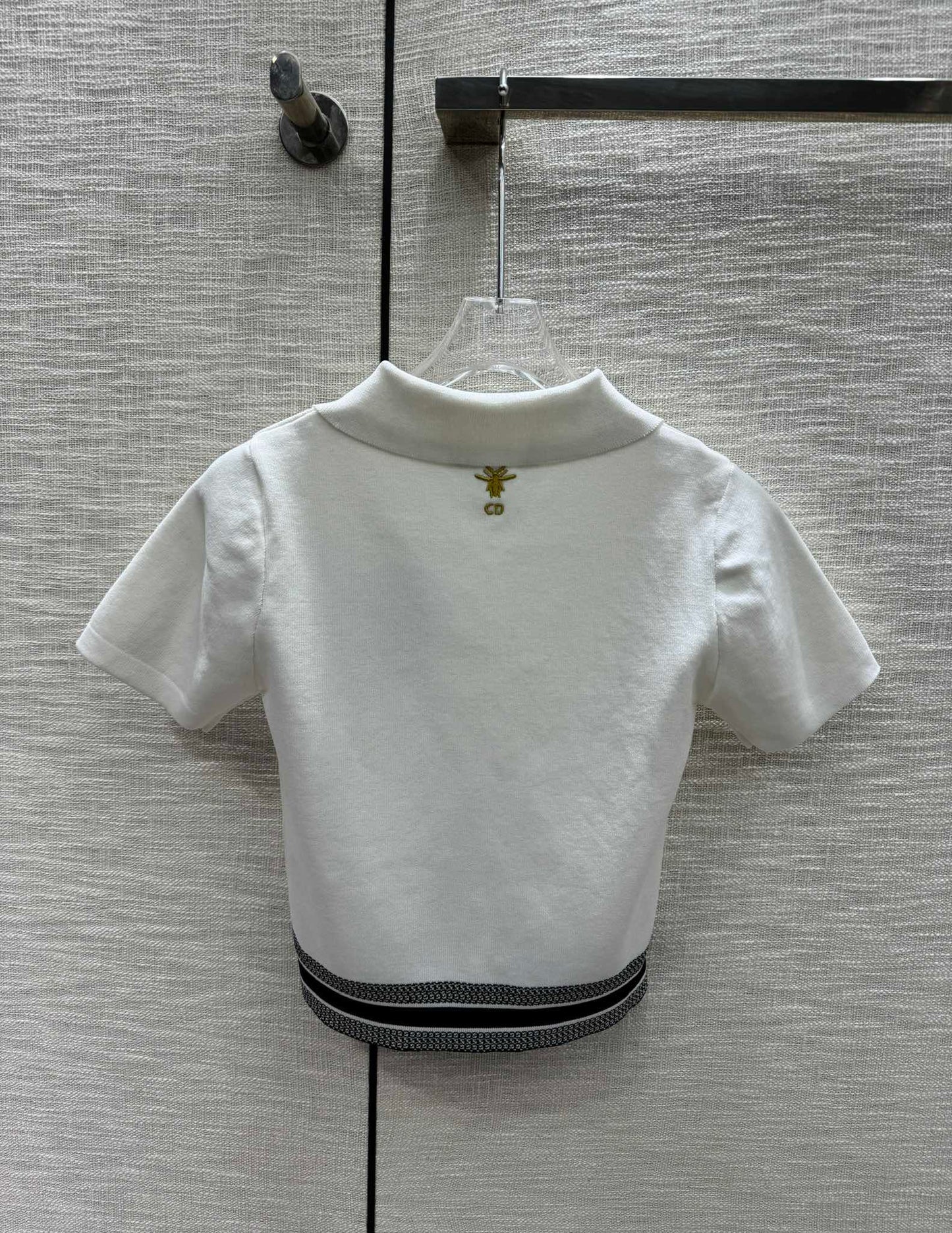 迪D家-2403 刺繡蝴蝶polo領針織短袖 白色