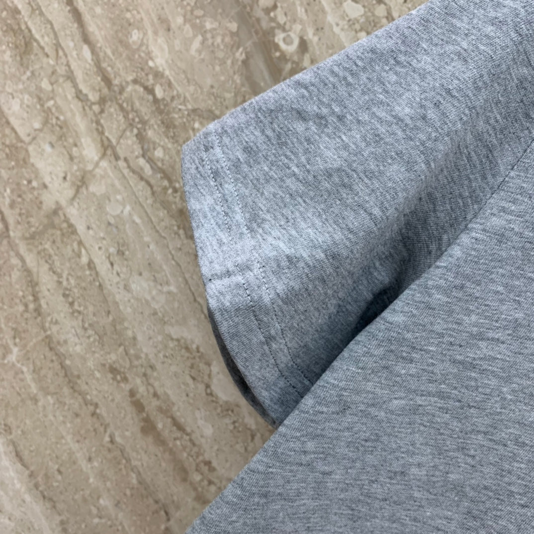 賽C家-2403 凱旋門刺繡撞色邊短袖TEE