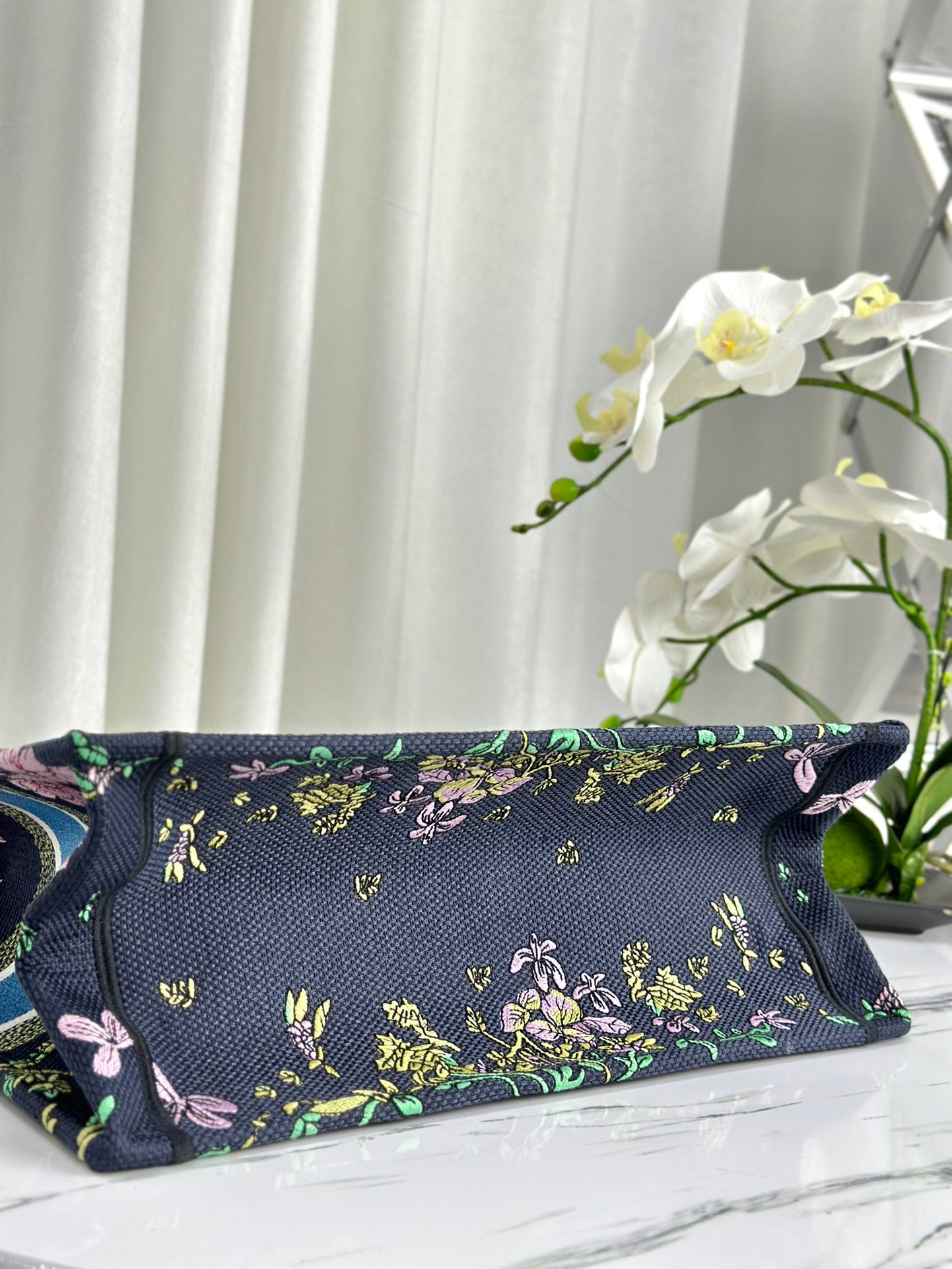 迪D家-Book Tote 黑花刺繡 中號