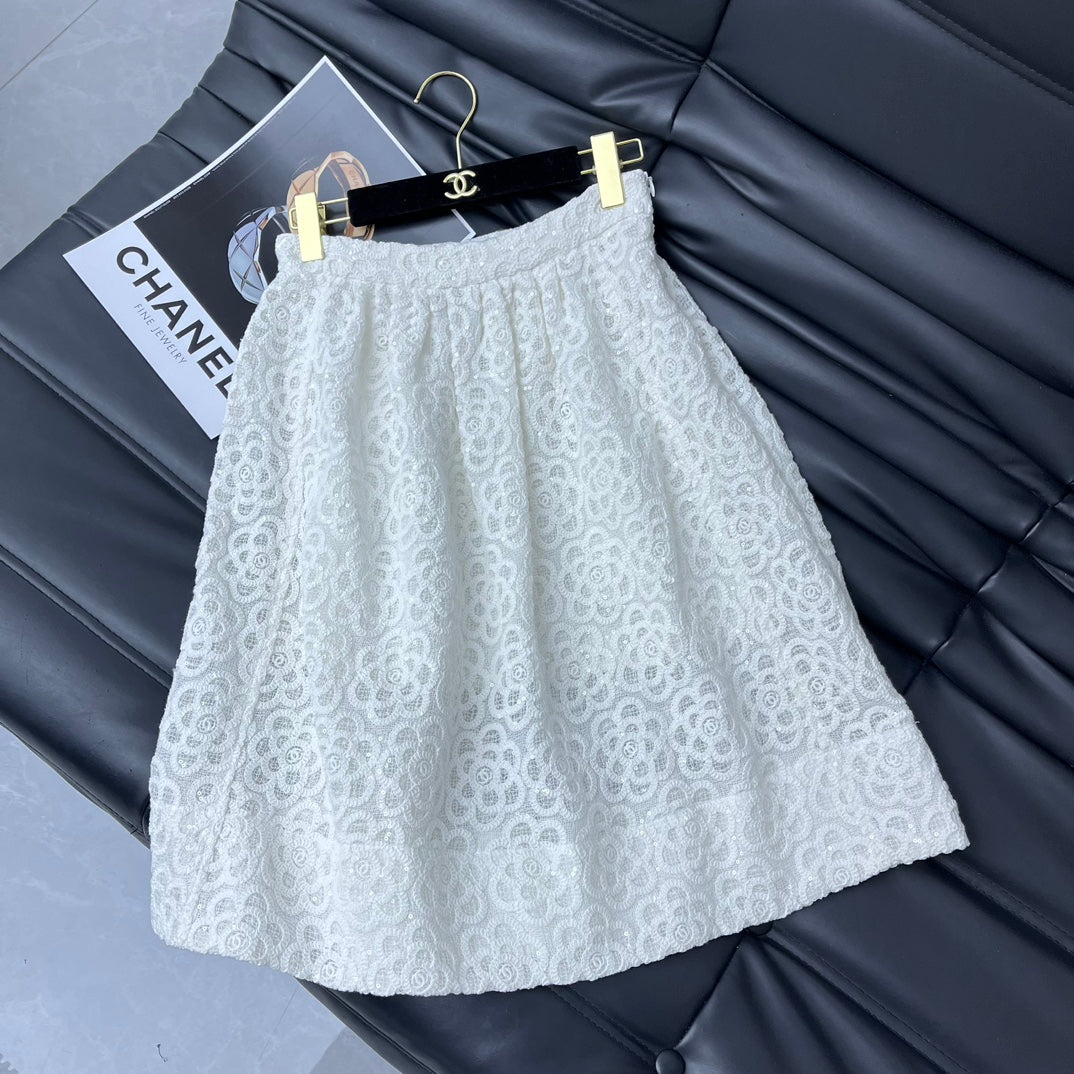 小香家-2403 24新品上架重工珠片繡花短款套裝 白色