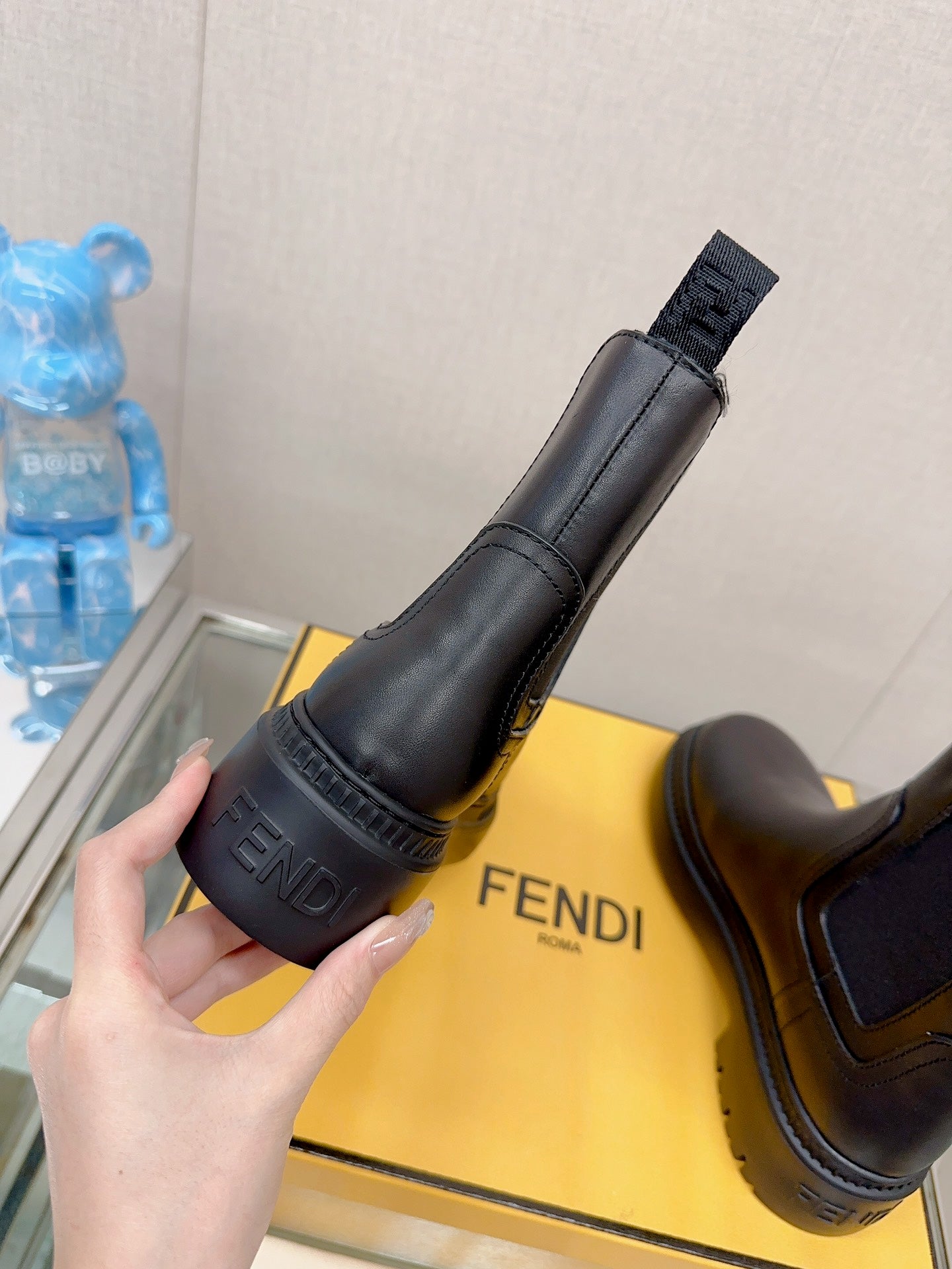 芬F家-2023秋冬新款 厚底切爾西鬆緊短靴 霧黑色