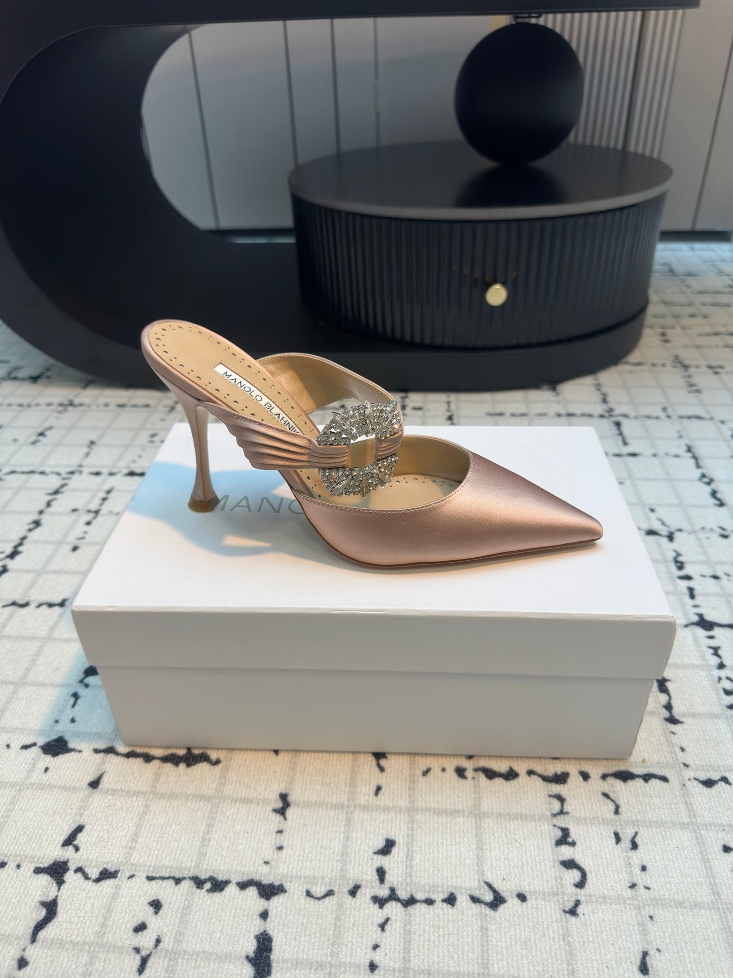 Manolo Blahnik-2024 尖頭高跟鞋 杏色