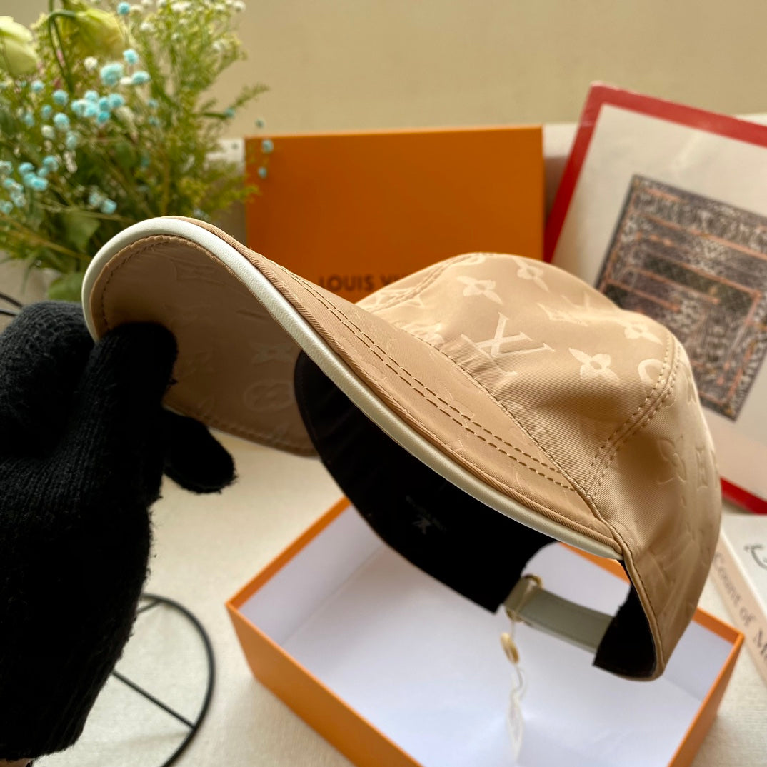 路L家-新款老花綢緞棒球帽 卡其色