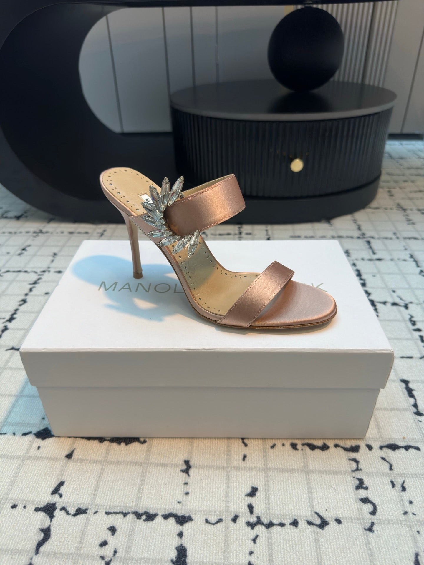 Manolo Blahnik-2024 高跟涼鞋 杏色