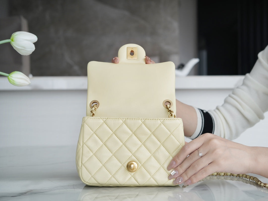 小香家-Chanel 23k 金球方胖子 鵝蛋黃色