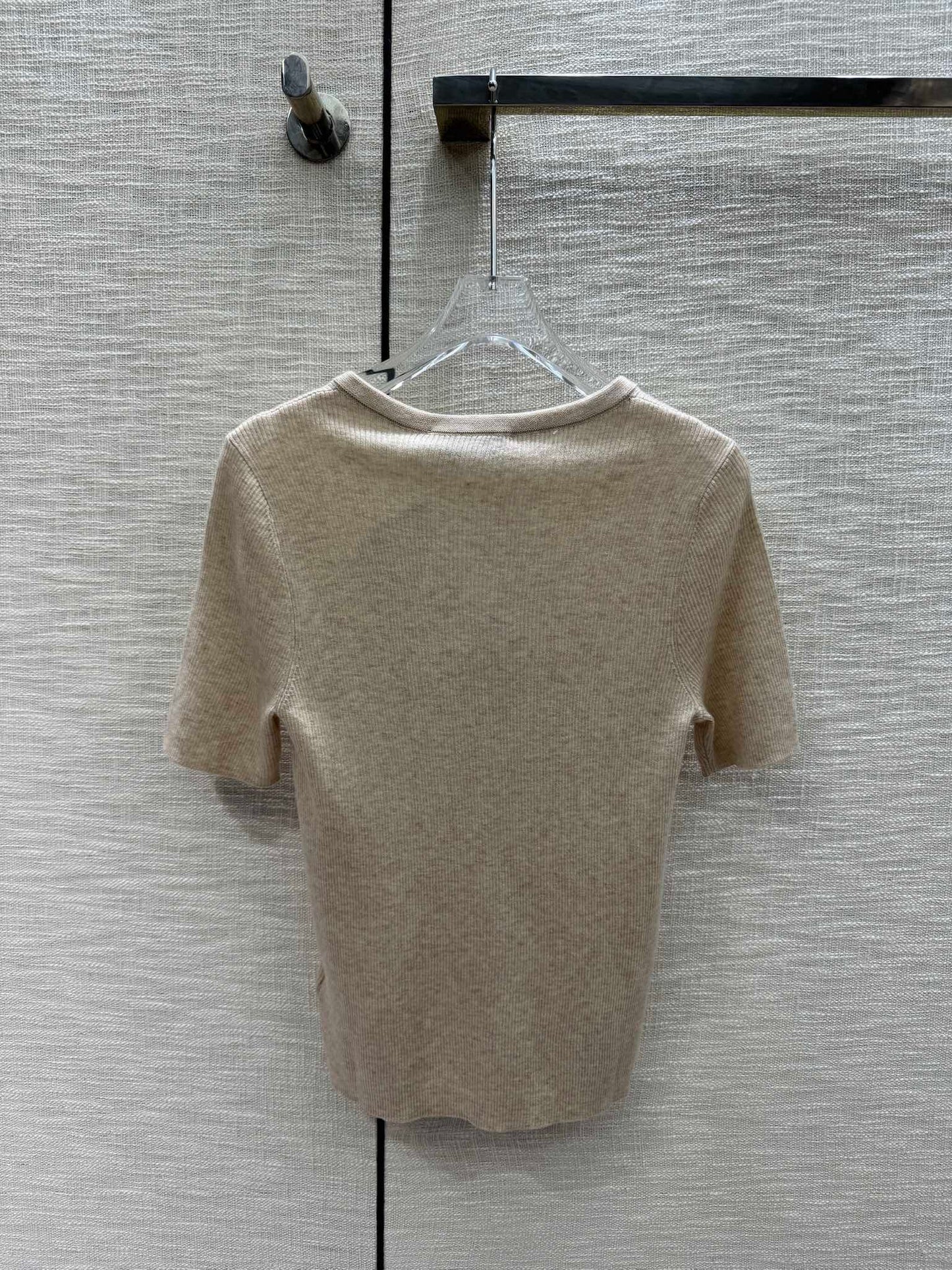迪D家-2403 24春夏最新刺繡CD字母針織短袖 杏色