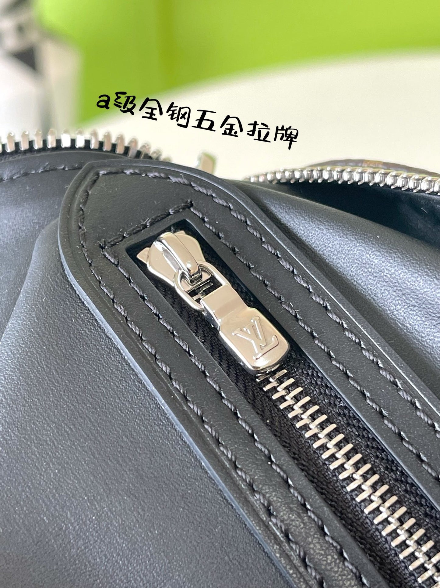 路L家-M12243 𝐒𝐏𝐄𝐄𝐃𝐘 𝐒𝐎𝐅𝐓 𝟑𝟎 𝐃𝐀𝐑𝐊 動態晶片黑手袋 棕色