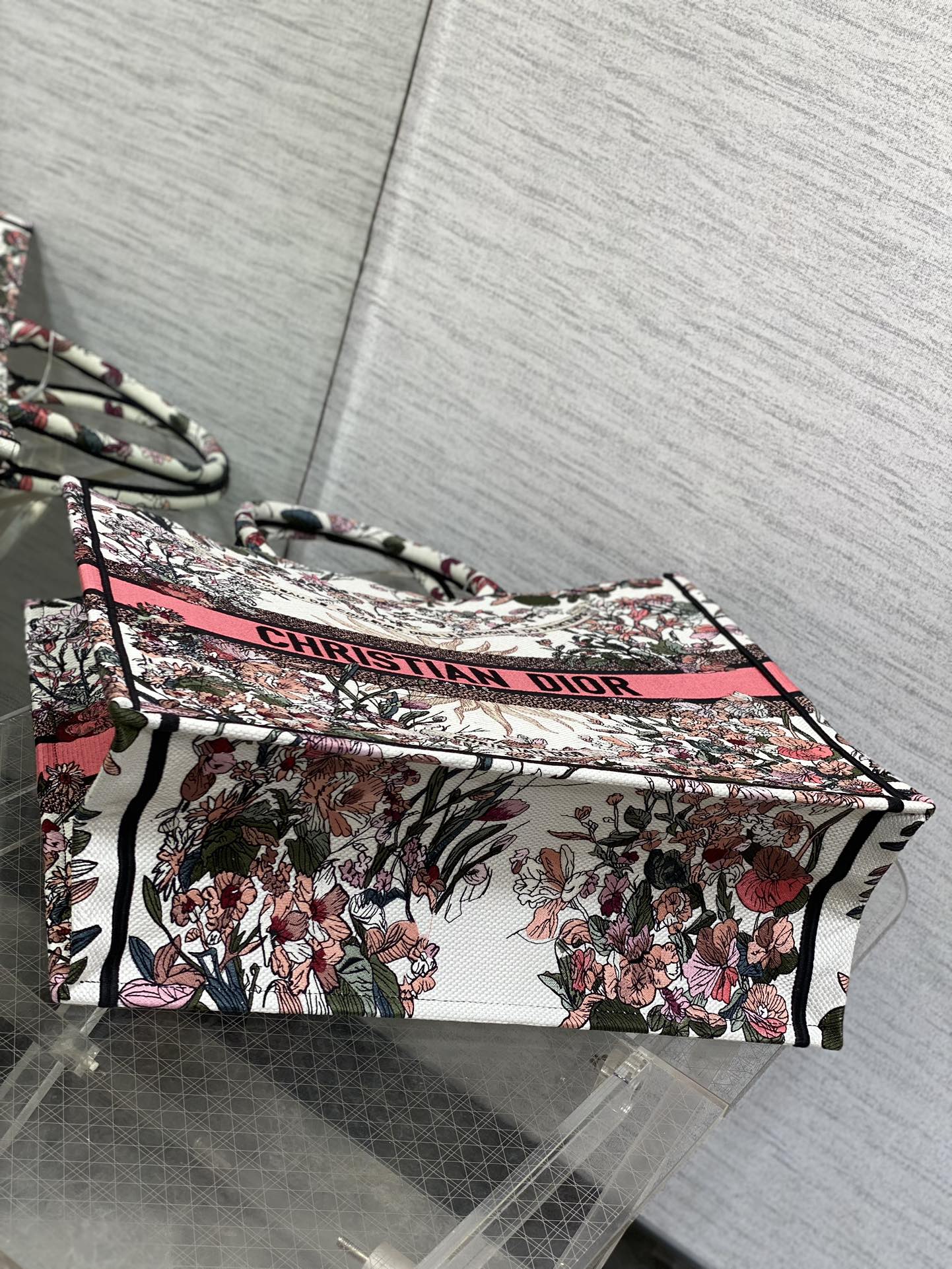 迪D家-2024春夏系列 Book Tote 太陽刺繡 白粉色 大號