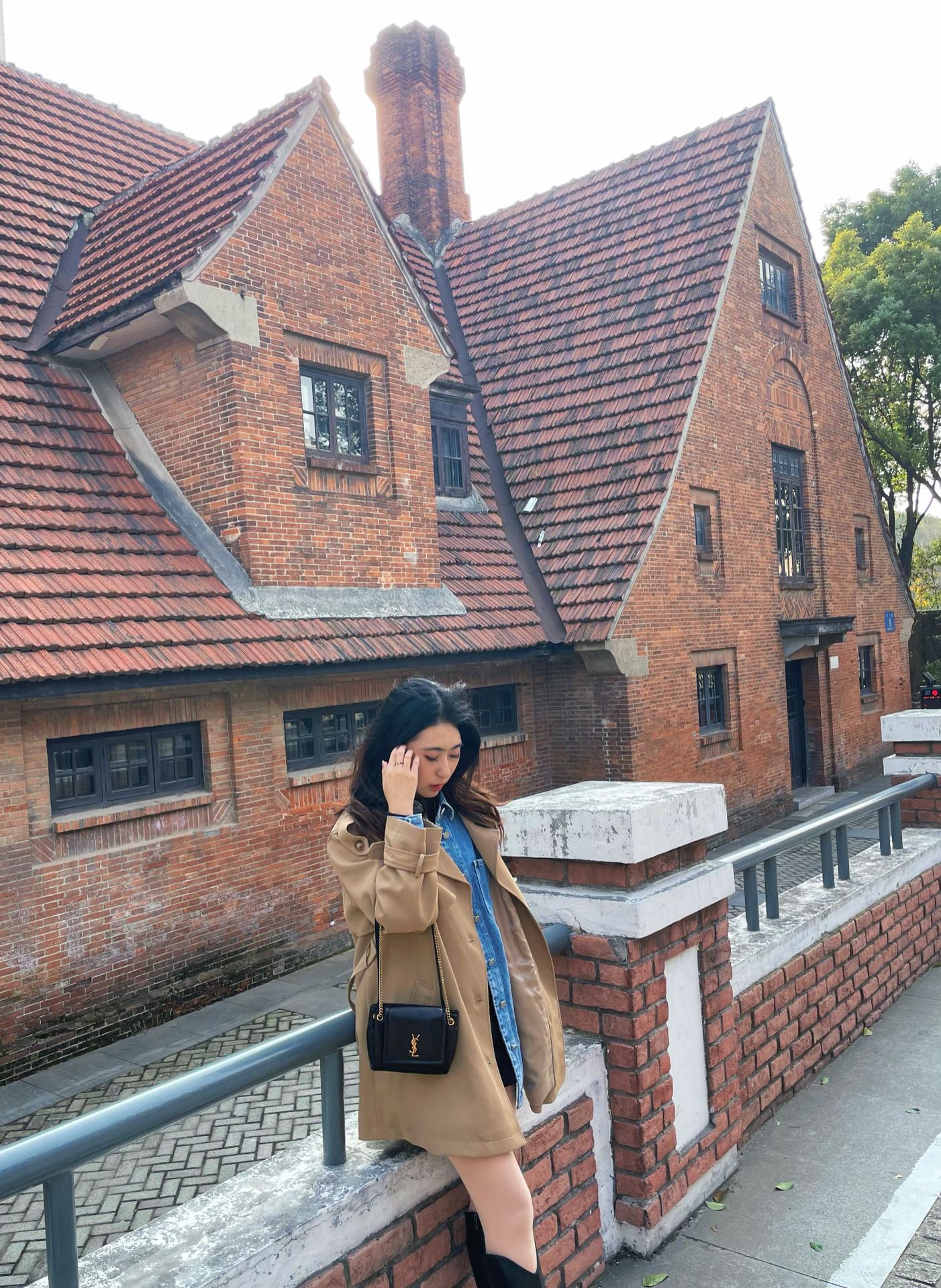聖Y羅-Mini Nolita 羊皮 黑色 上身圖