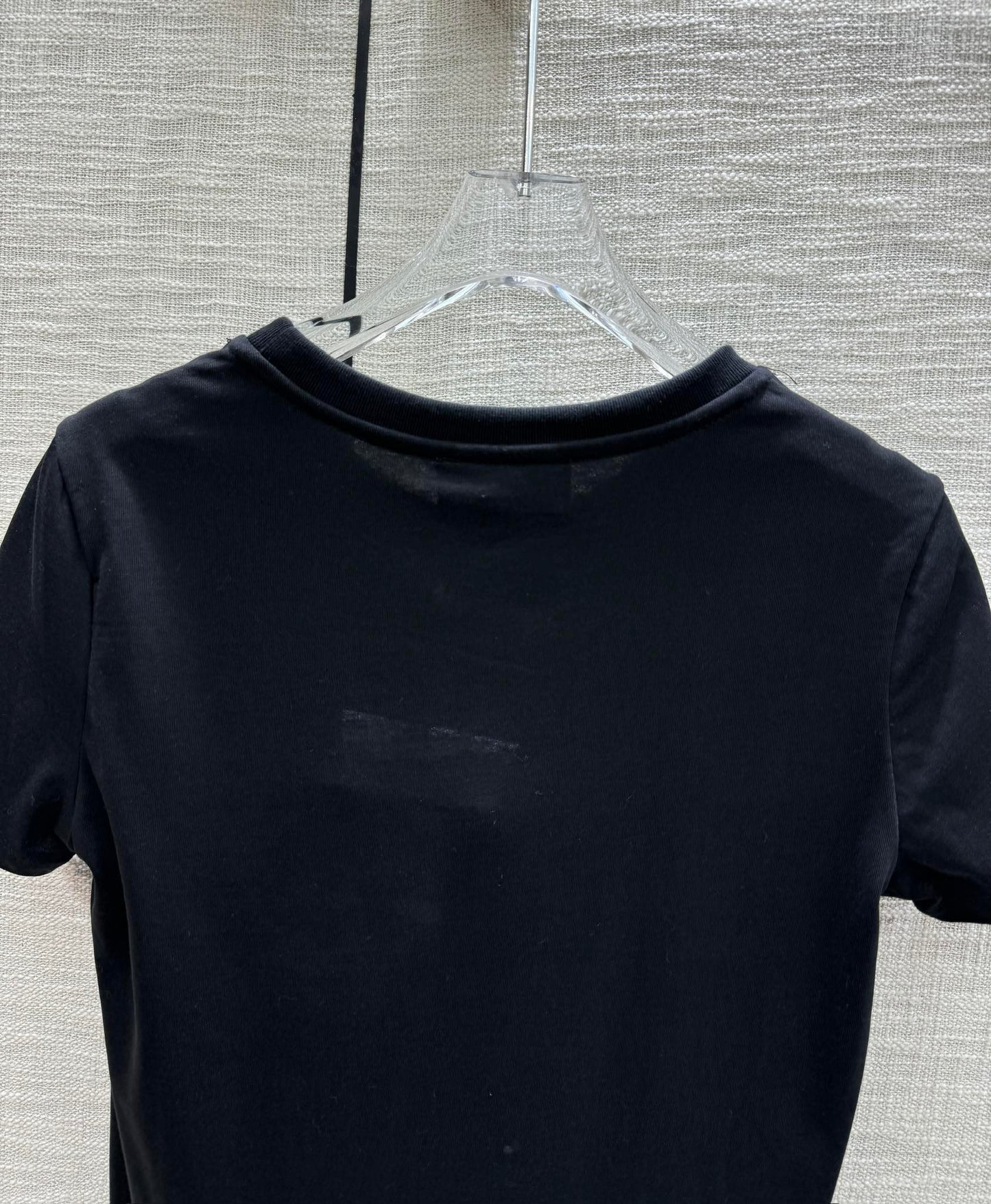 小香家-2403 刺繡四葉草字母圓領短袖TEE 黑色