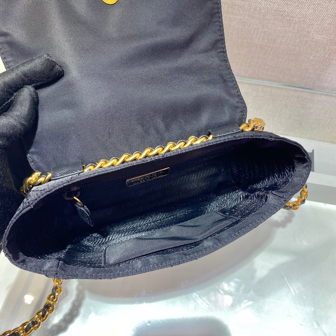 普P家-中古斜背包 黑色小號