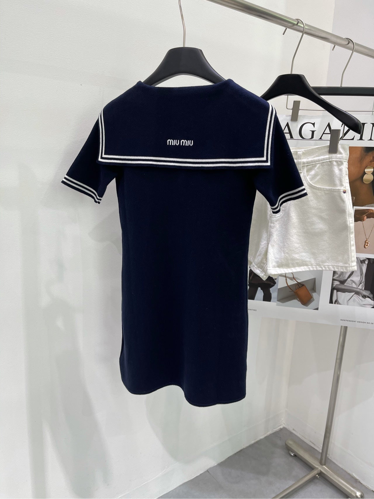 穆M家-2404 藏藍白邊海軍翻領短袖連身裙