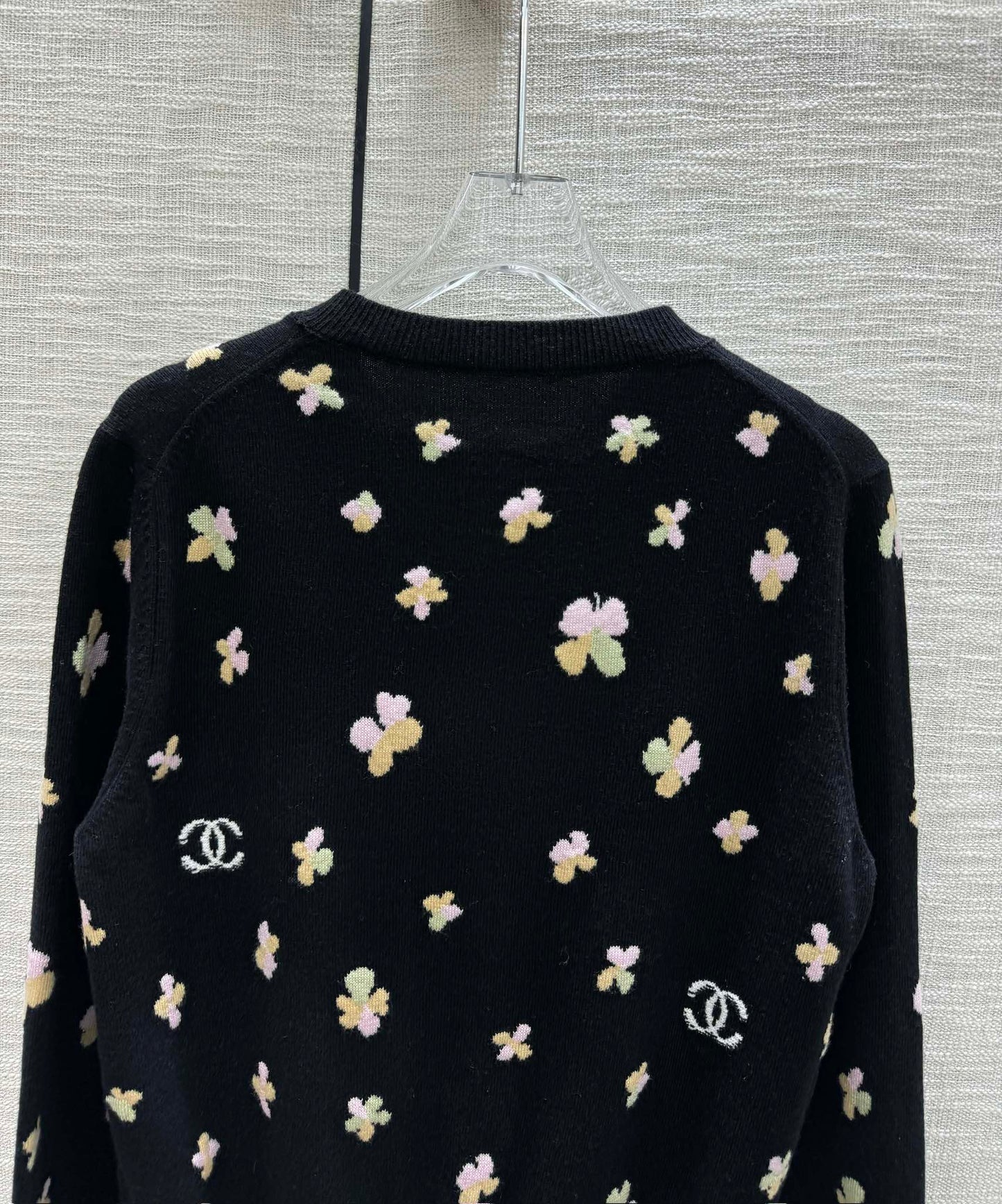 小香家-2403 24早春最新手工坊系列 四葉草針織開襟衫 黑色